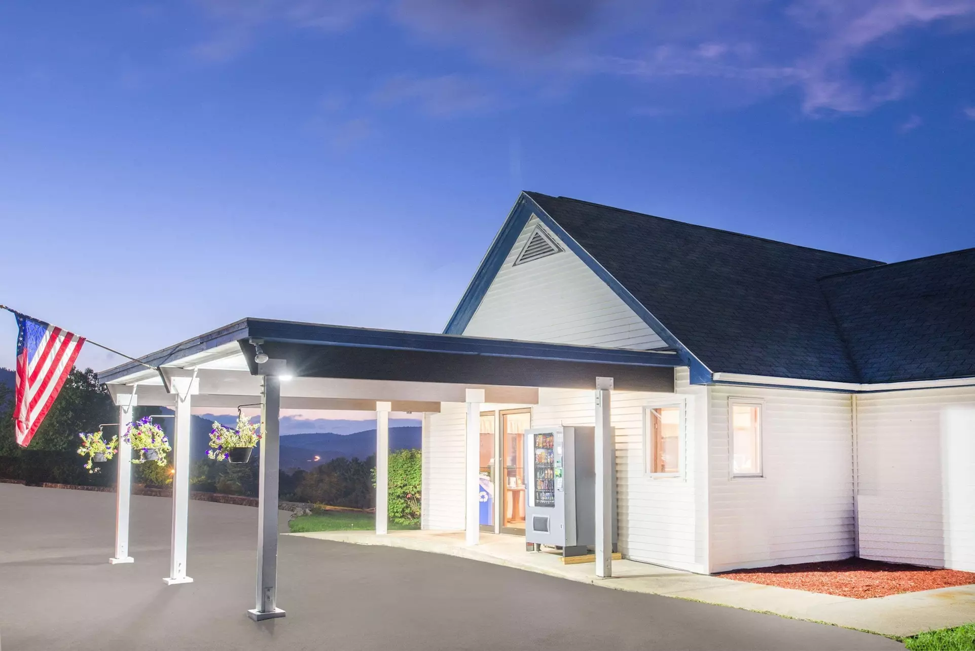 Travelodge by Wyndham Lake George NY - Primary Image