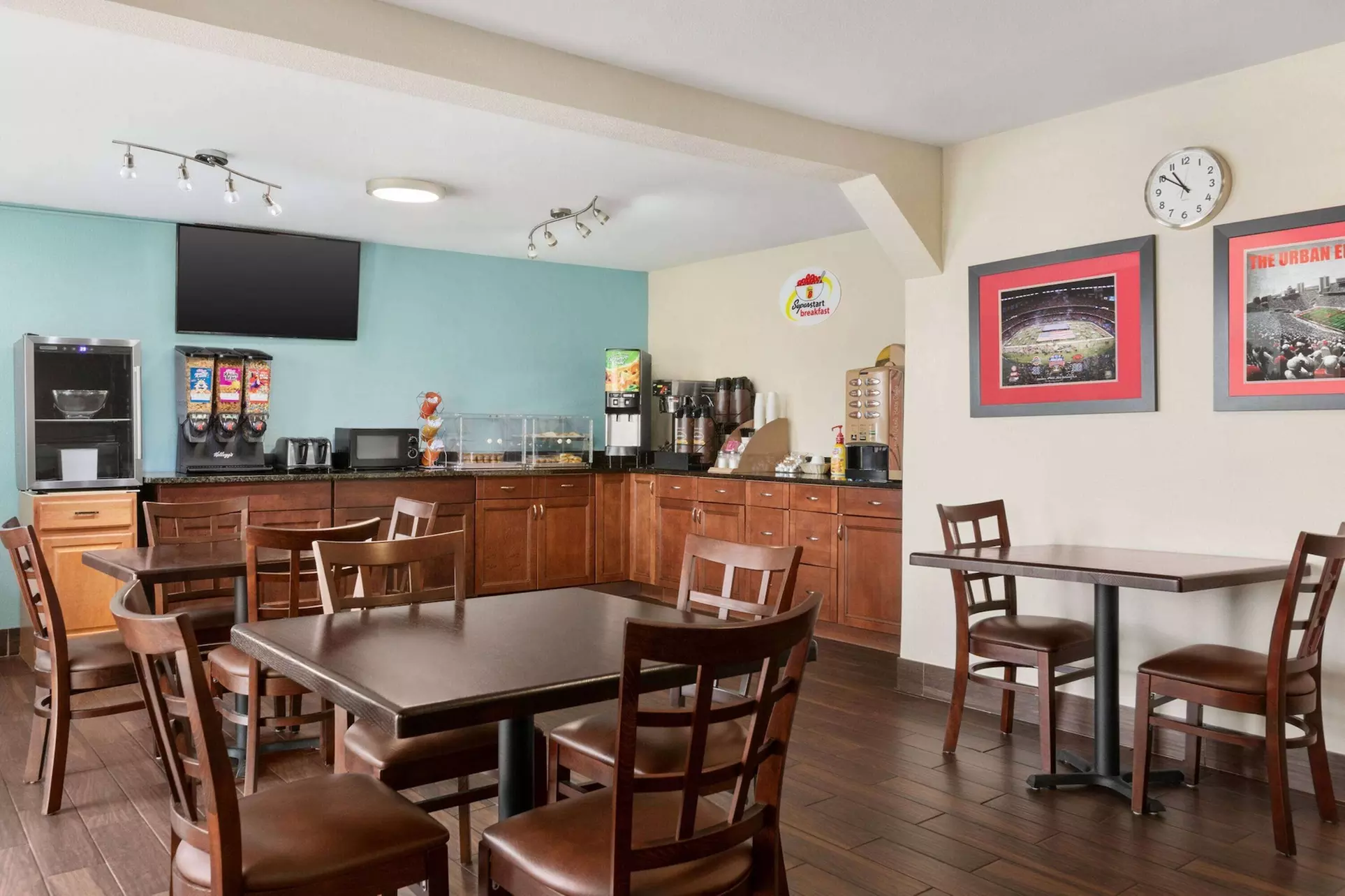 Super 8 by Wyndham Findlay - Primary Image