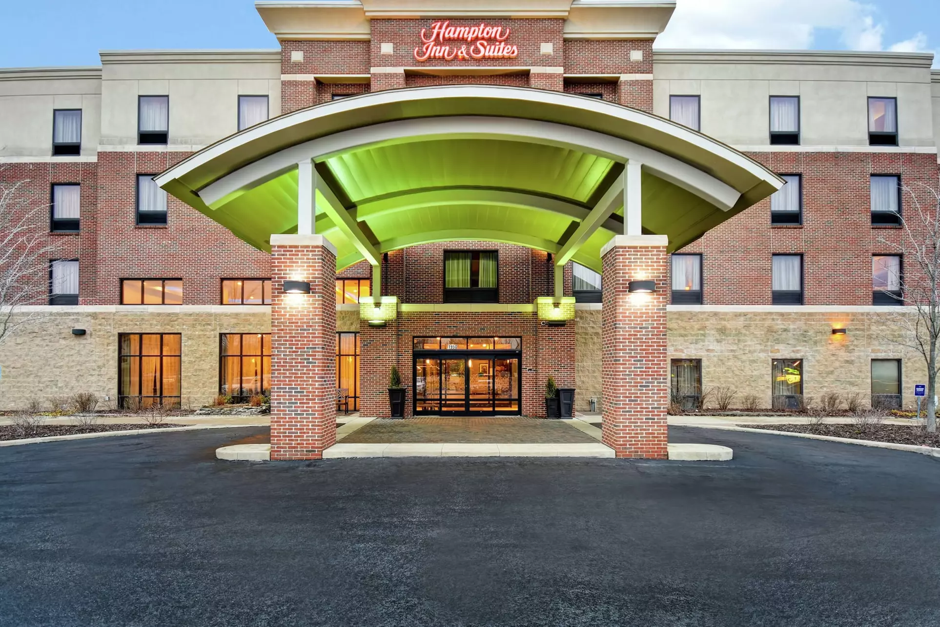 Hampton Inn & Suites Detroit-Canton - Primary Image