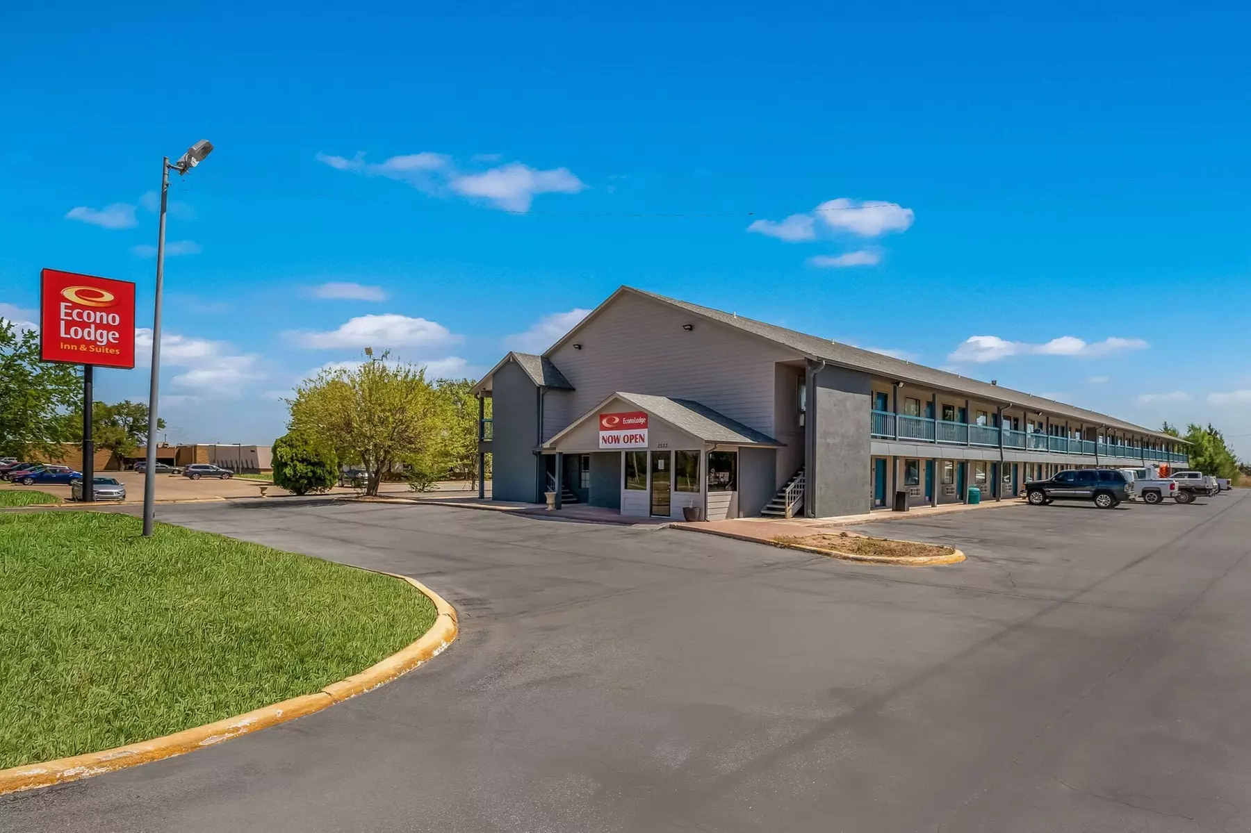 Econo Lodge Inn & Suites - Primary Image