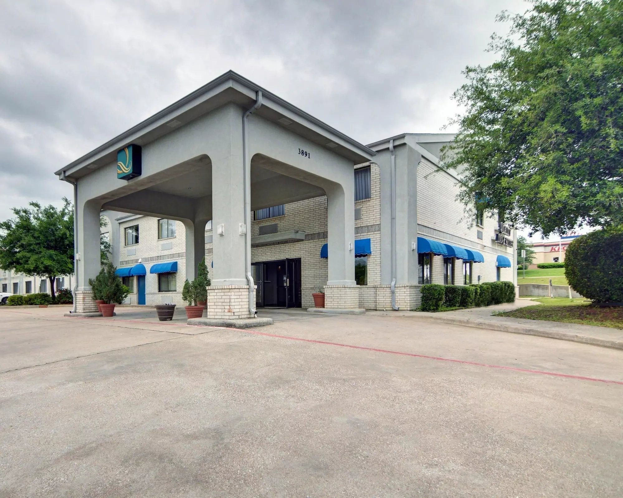 Quality Inn & Suites Grand Prairie South - Primary Image