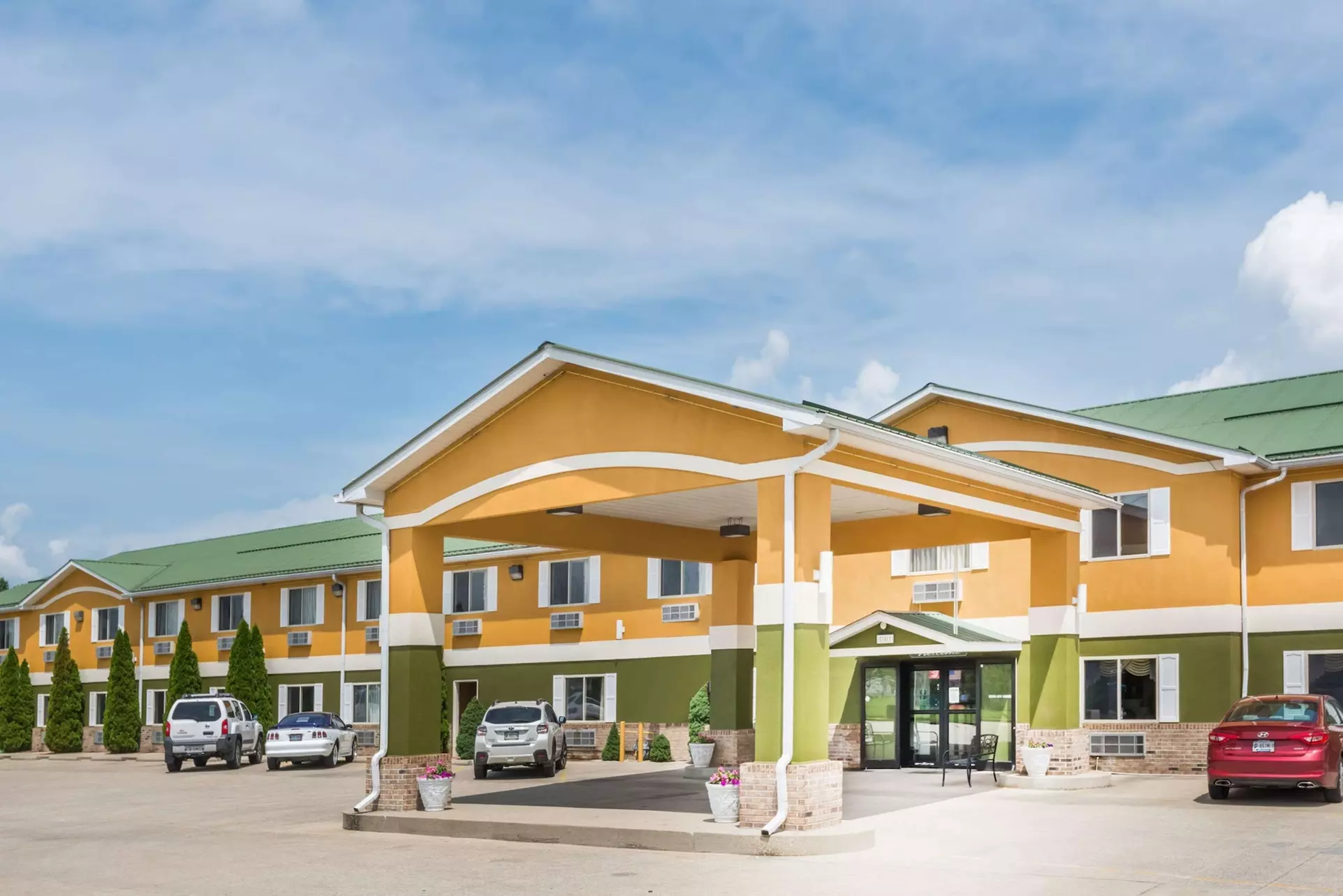 Super 8 by Wyndham Bedford - Primary Image