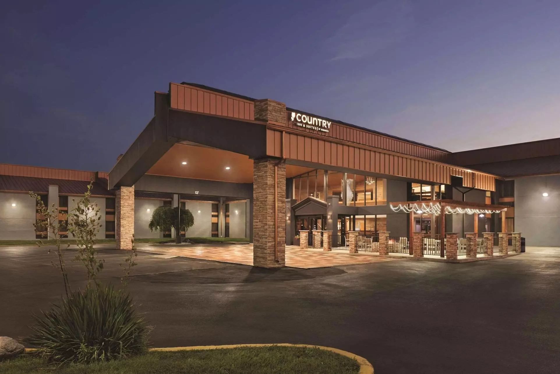Country Inn & Suites by Radisson Indianapolis East - Primary Image