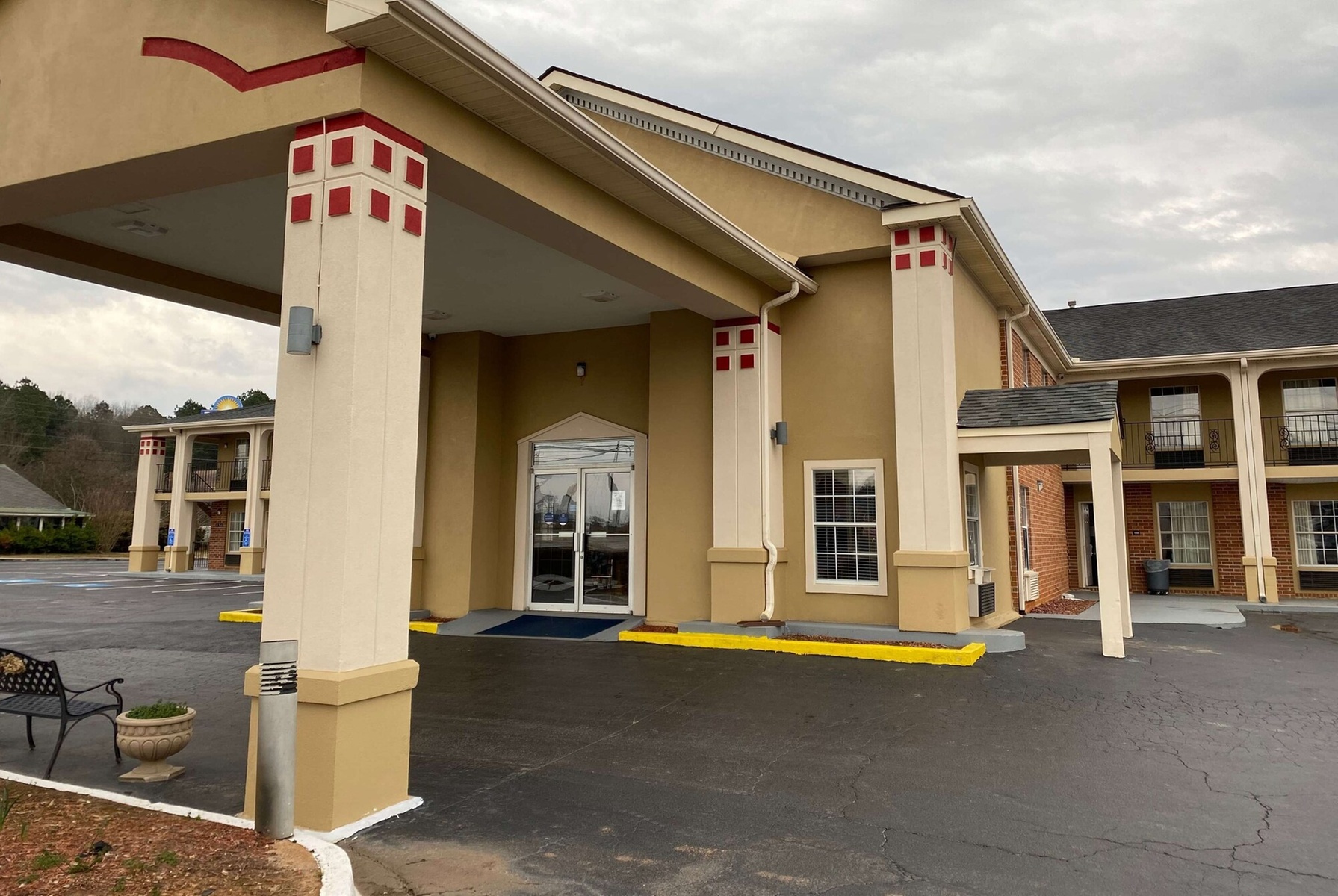 Super 8 by Wyndham Covington