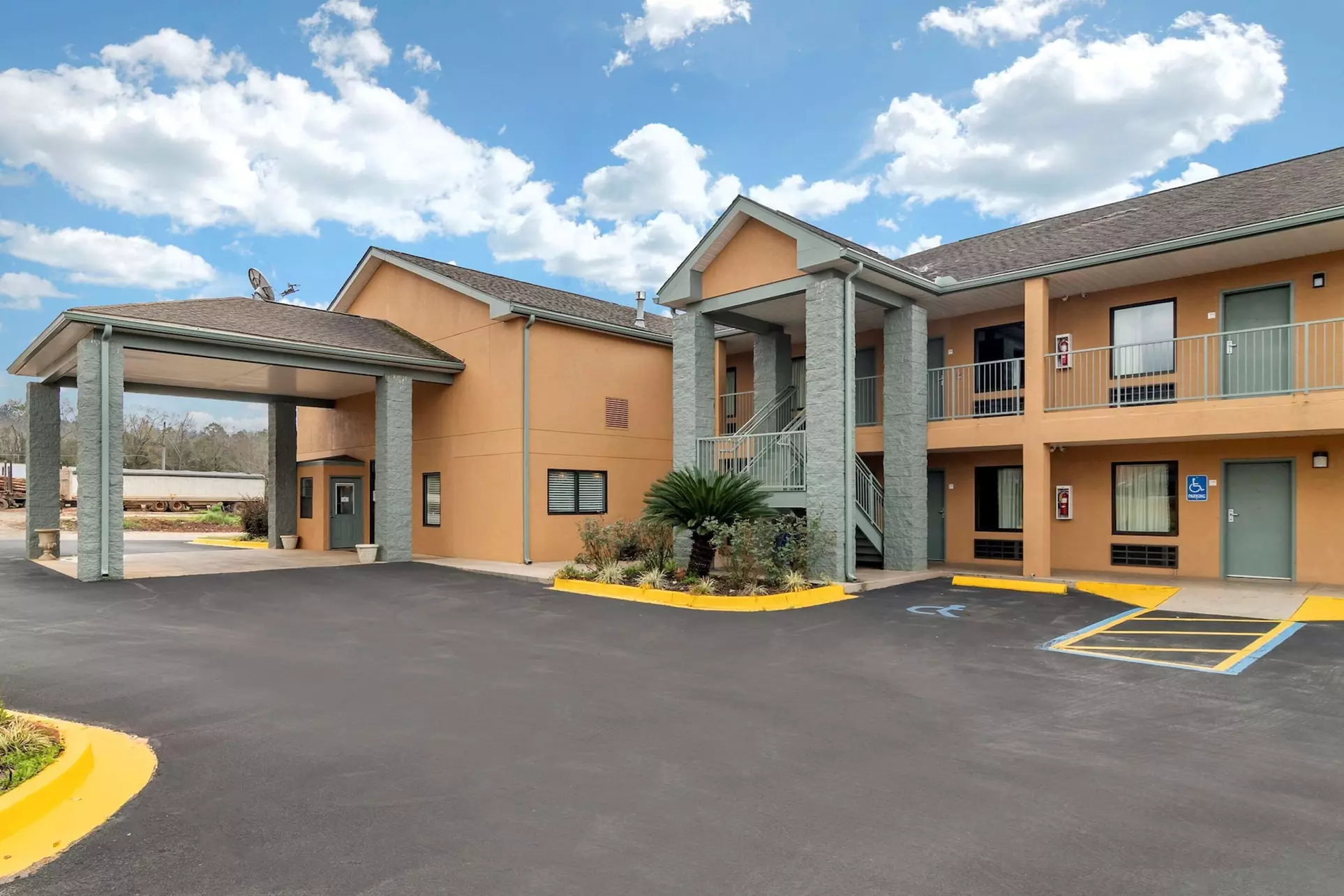 Econo Lodge - Primary Image