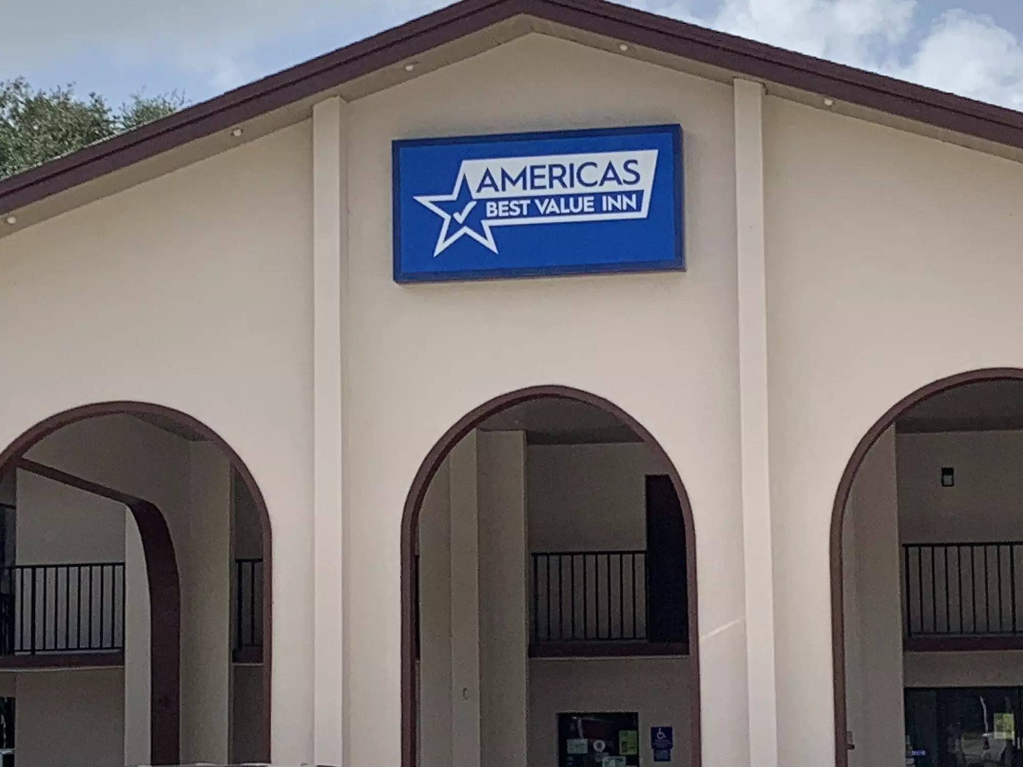 Americas Best Value Inn & Suites Melbourne - Primary Image
