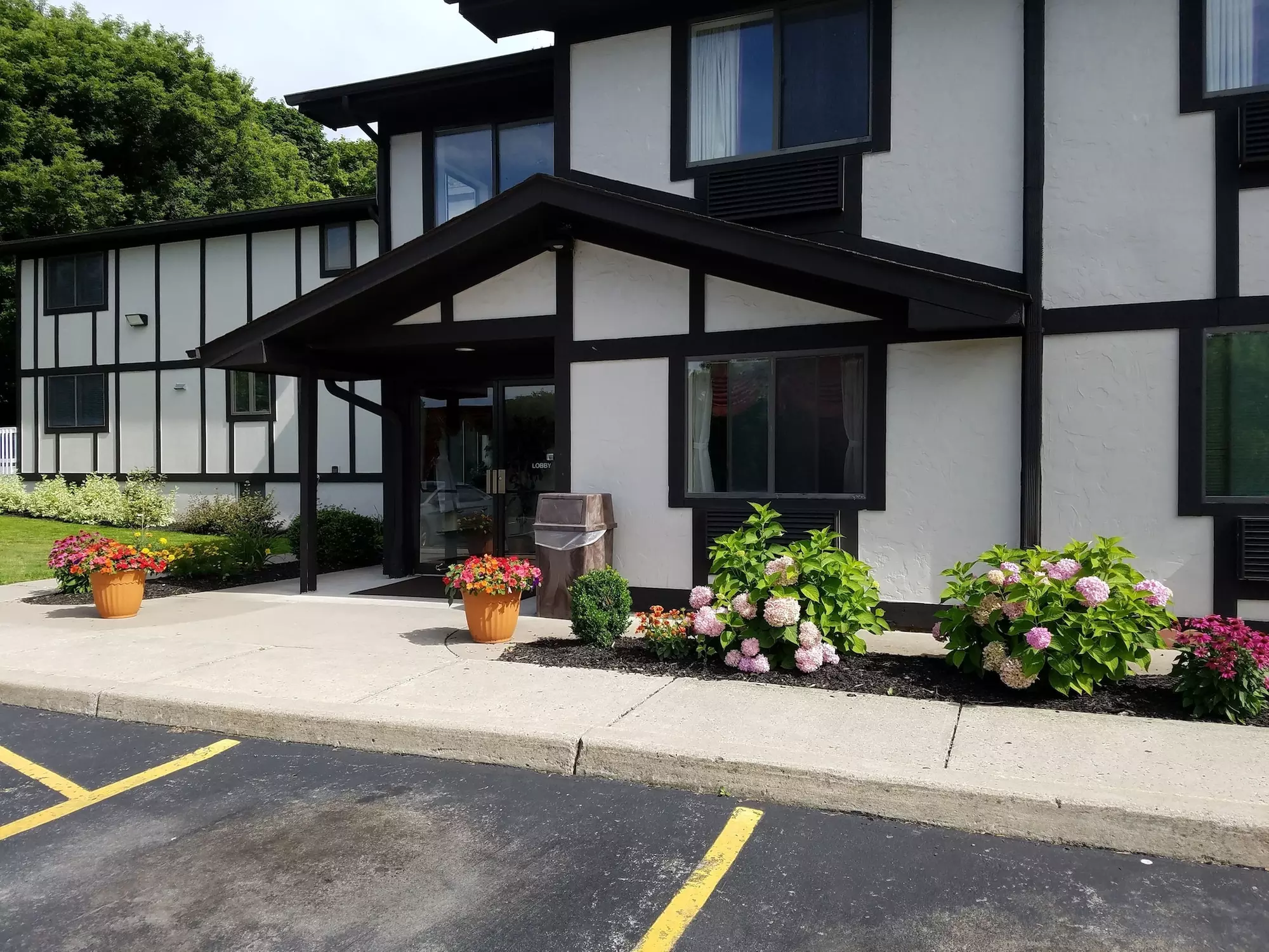 Auburn Inn - Primary Image