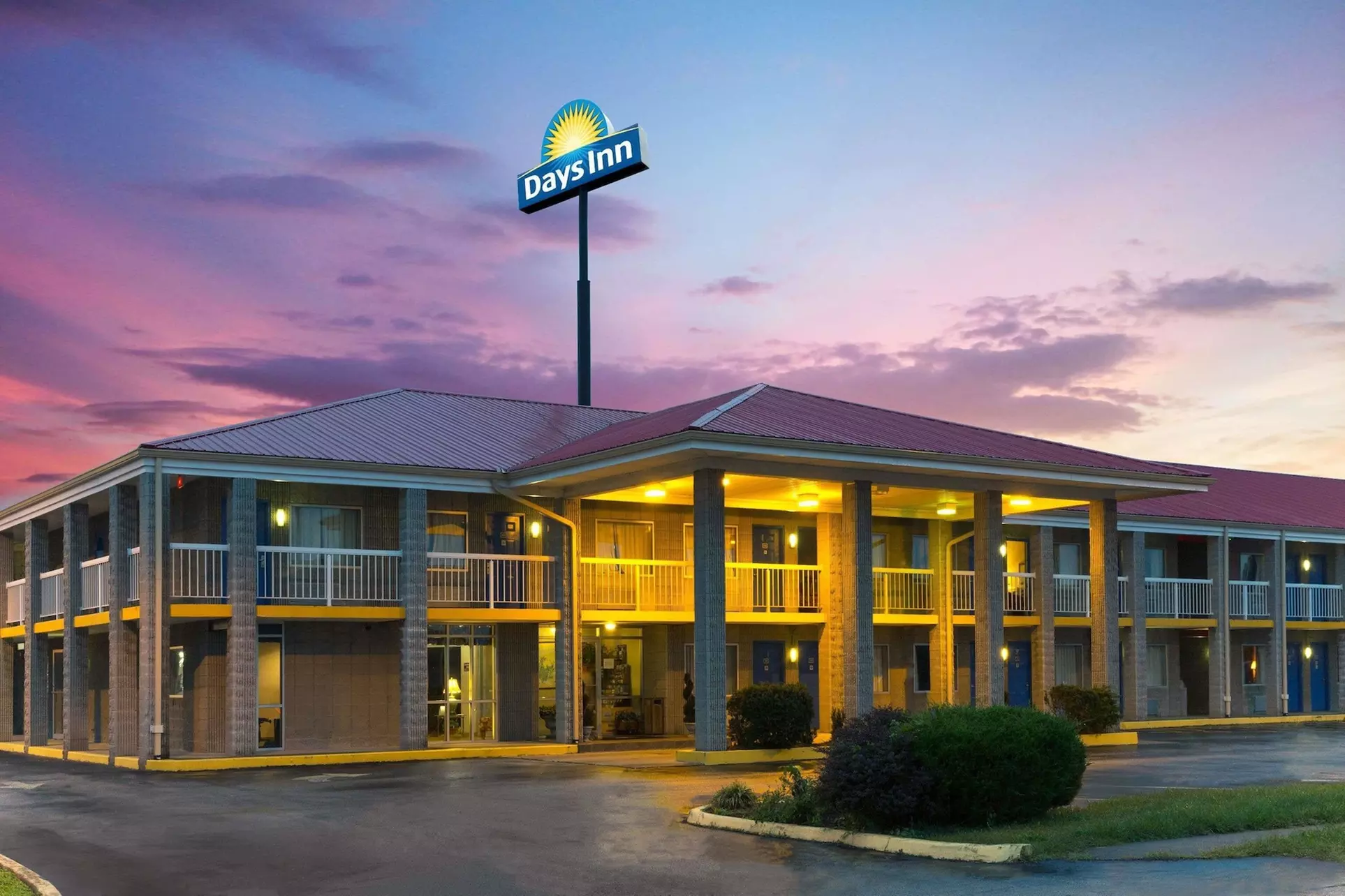 Days Inn by Wyndham Richmond - Primary Image