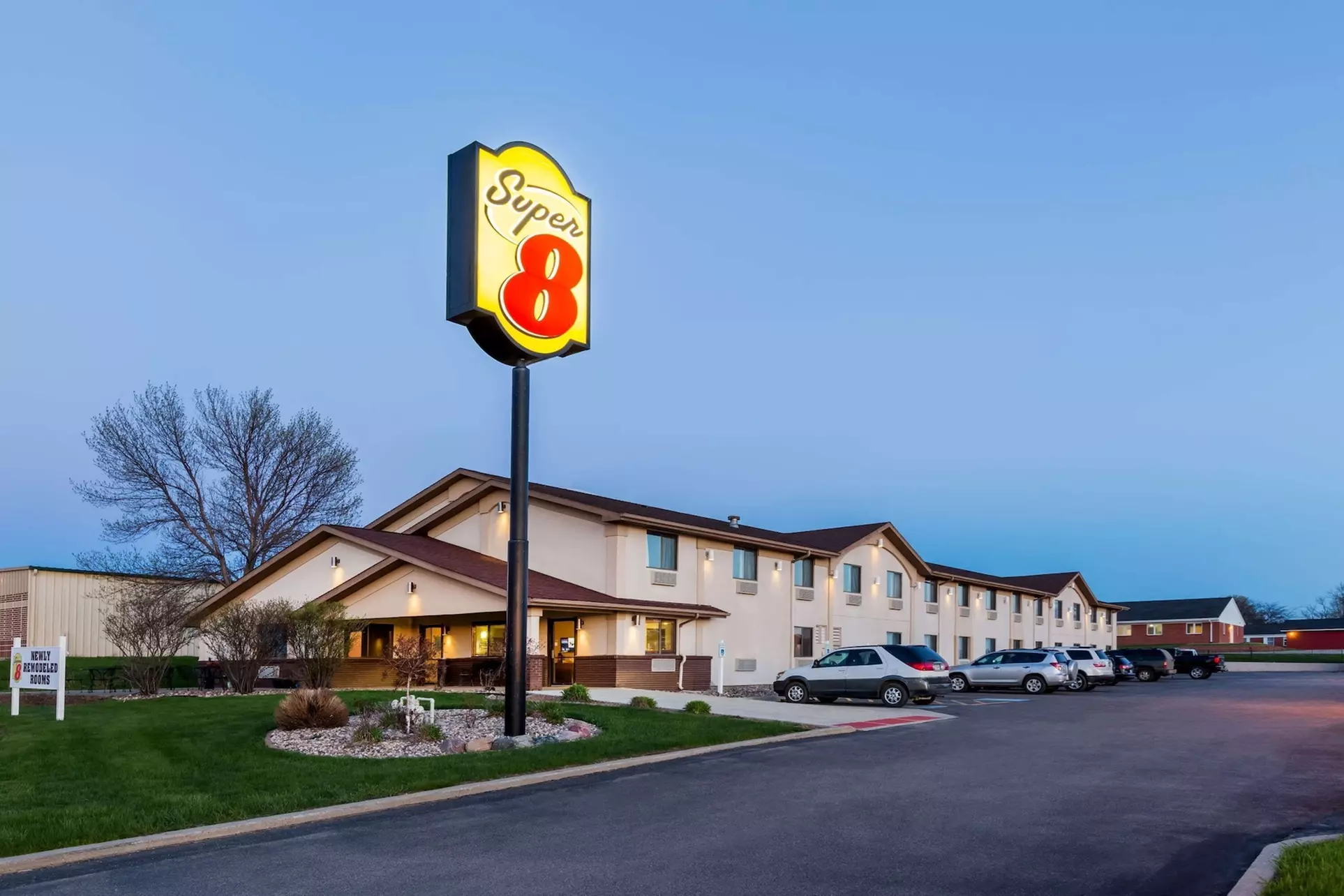 Super 8 by Wyndham Spirit Lake/Okoboji - Primary Image