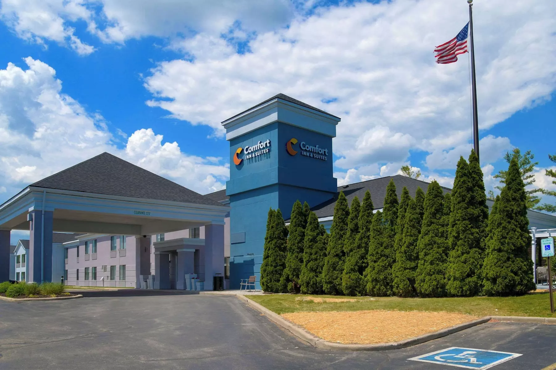 Comfort Inn & Suites NW Milwaukee - Primary Image