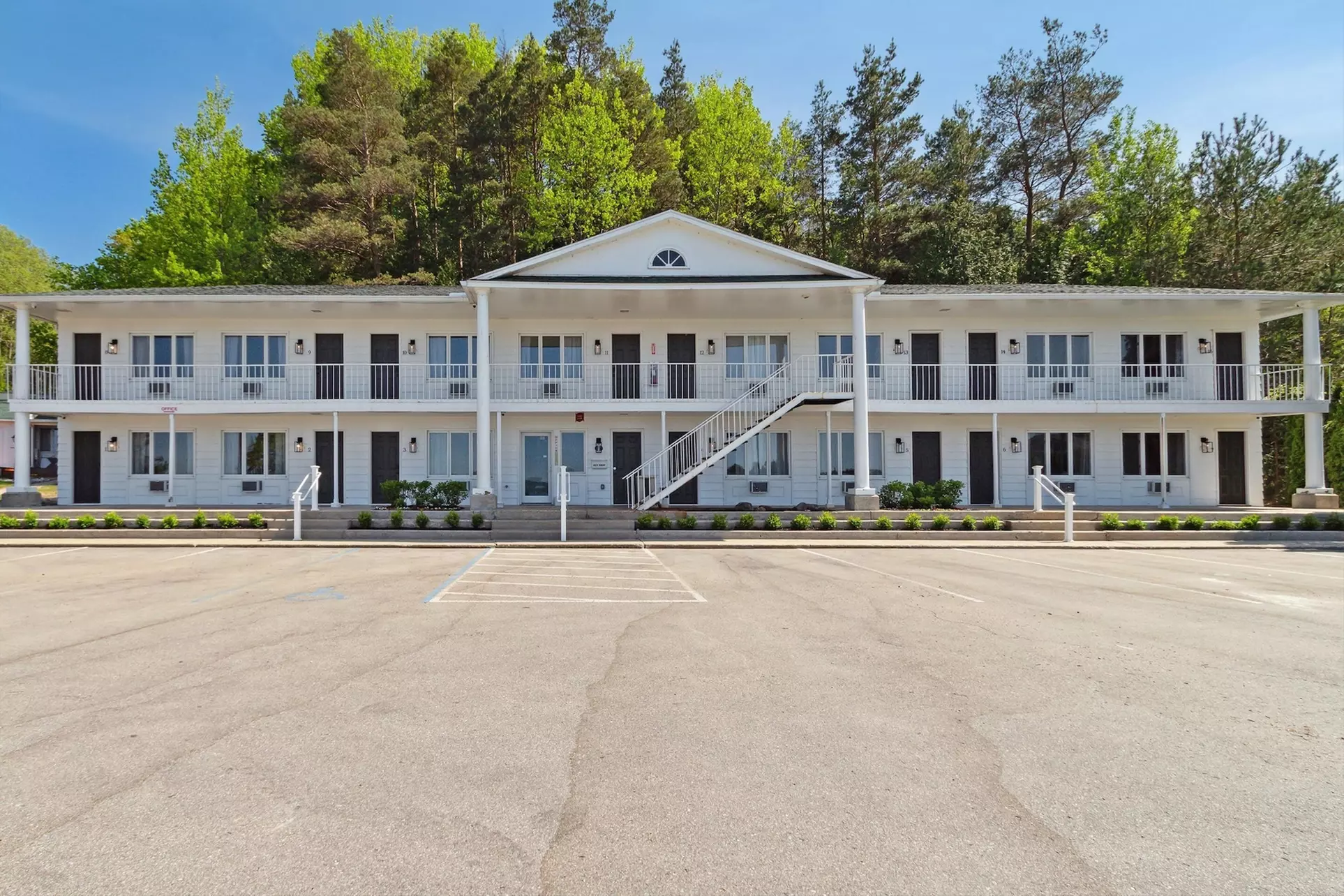 Bay Inn of Petoskey - Primary Image