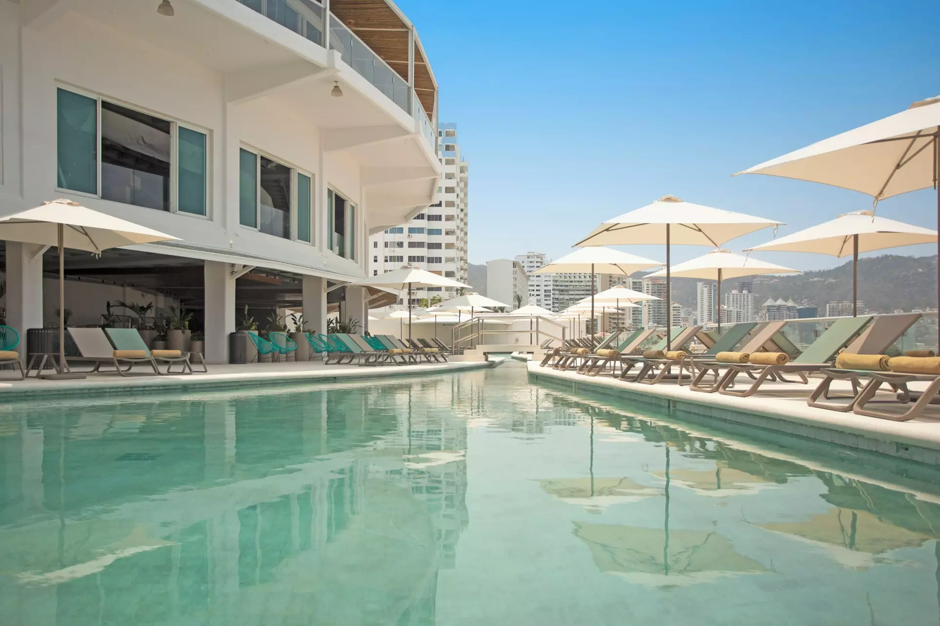 Amares Acapulco - Primary Image