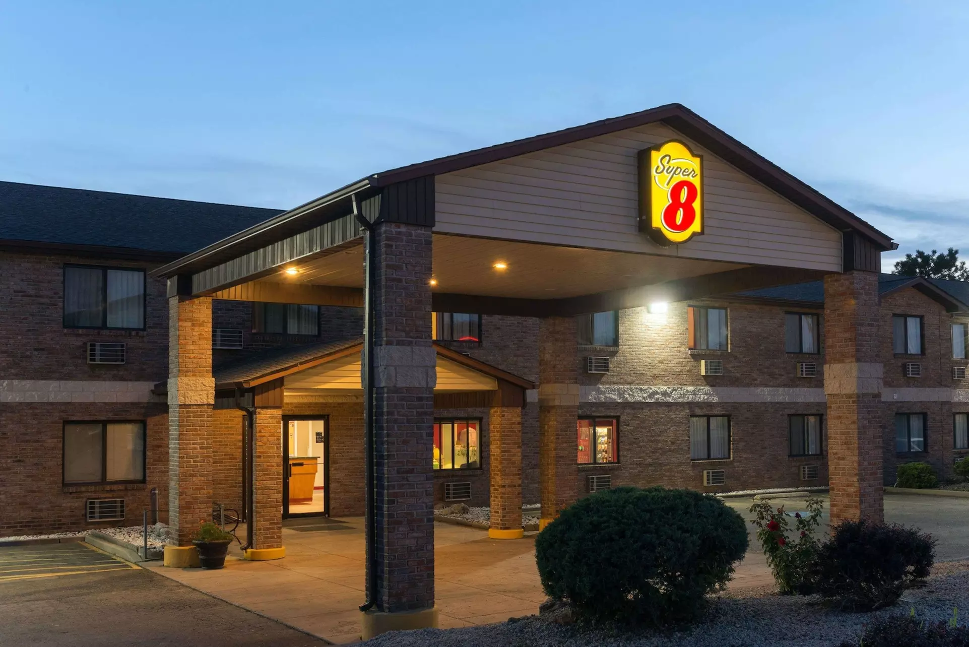 Super 8 by Wyndham Farmington - Primary Image