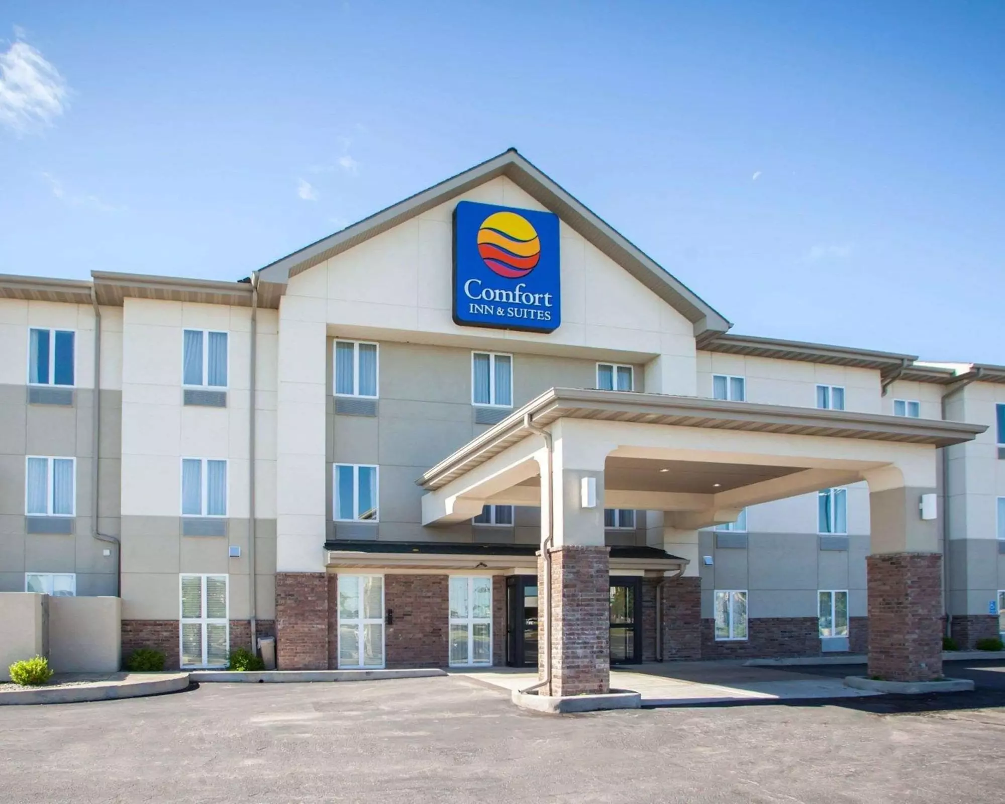 Comfort Inn & Suites Harrisonville - Primary Image
