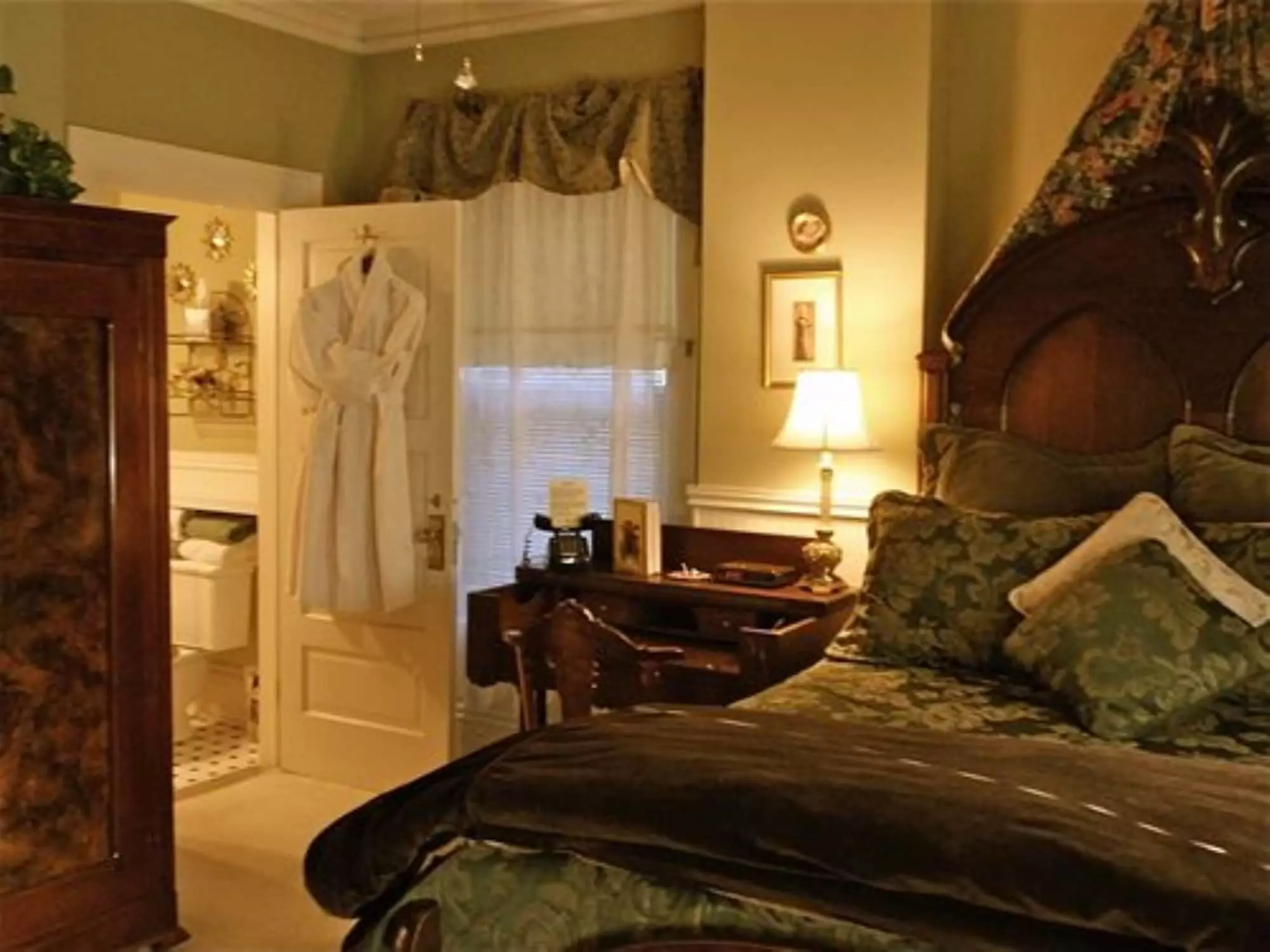 Brass Pineapple Inn - Primary Image
