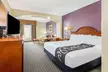 La Quinta Inn & Suites by Wyndham Gainesville - Second Medium