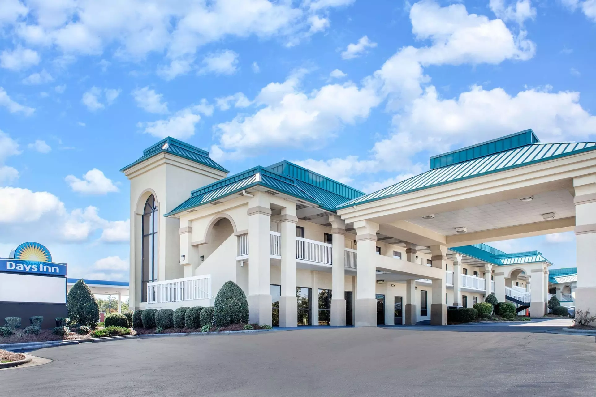 Days Inn by Wyndham Saint Pauls - Primary Image