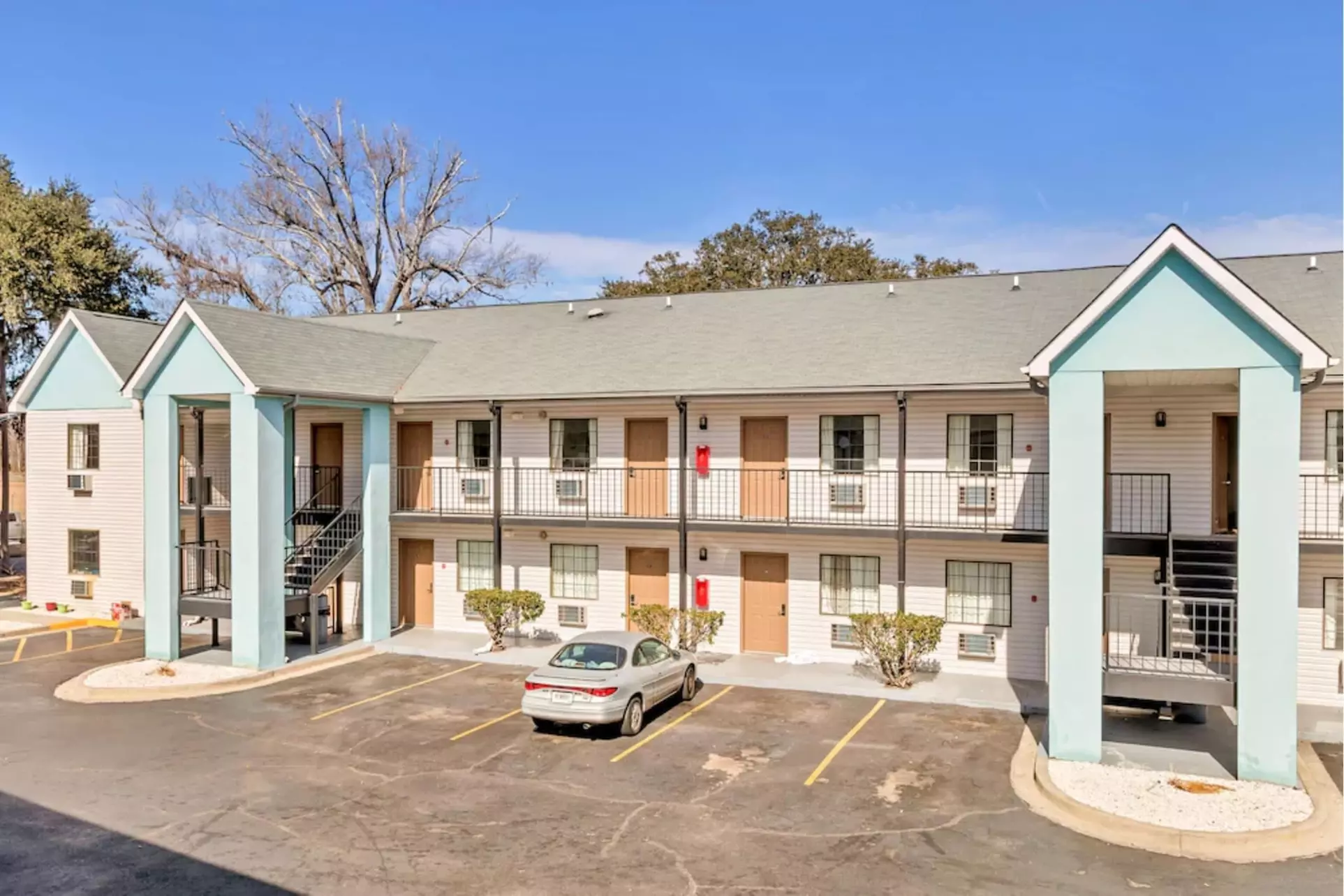 Travelodge by Wyndham Savannah Midtown - Primary Image