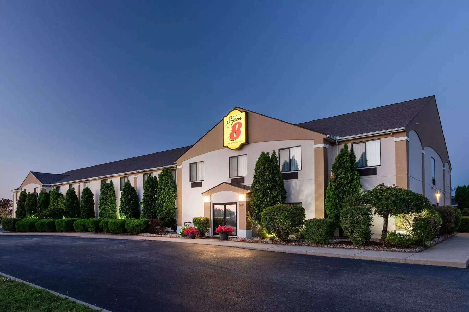 Super 8 by Wyndham Goshen - Primary Image