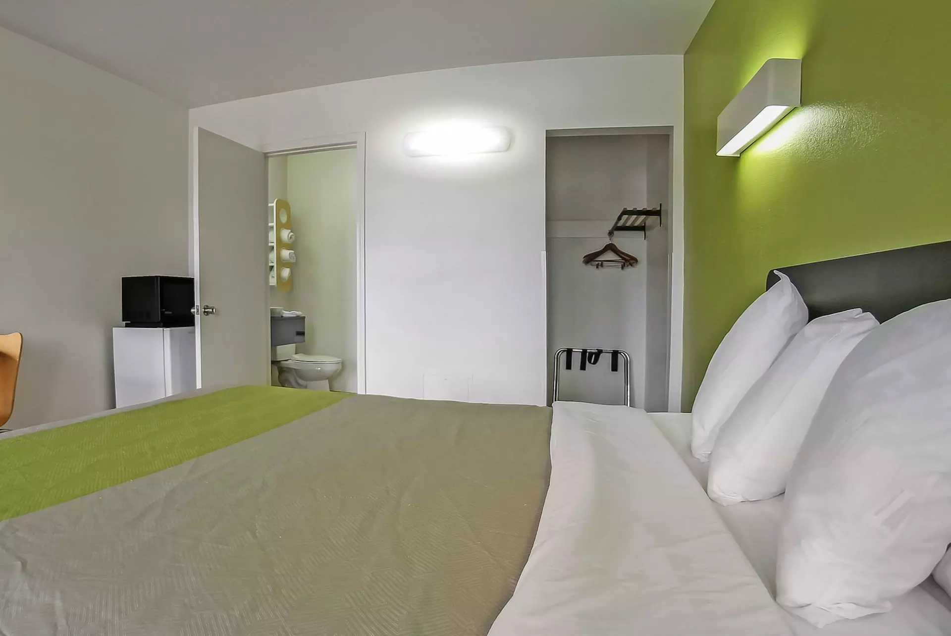 Motel 6 Visalia, CA - Primary Image