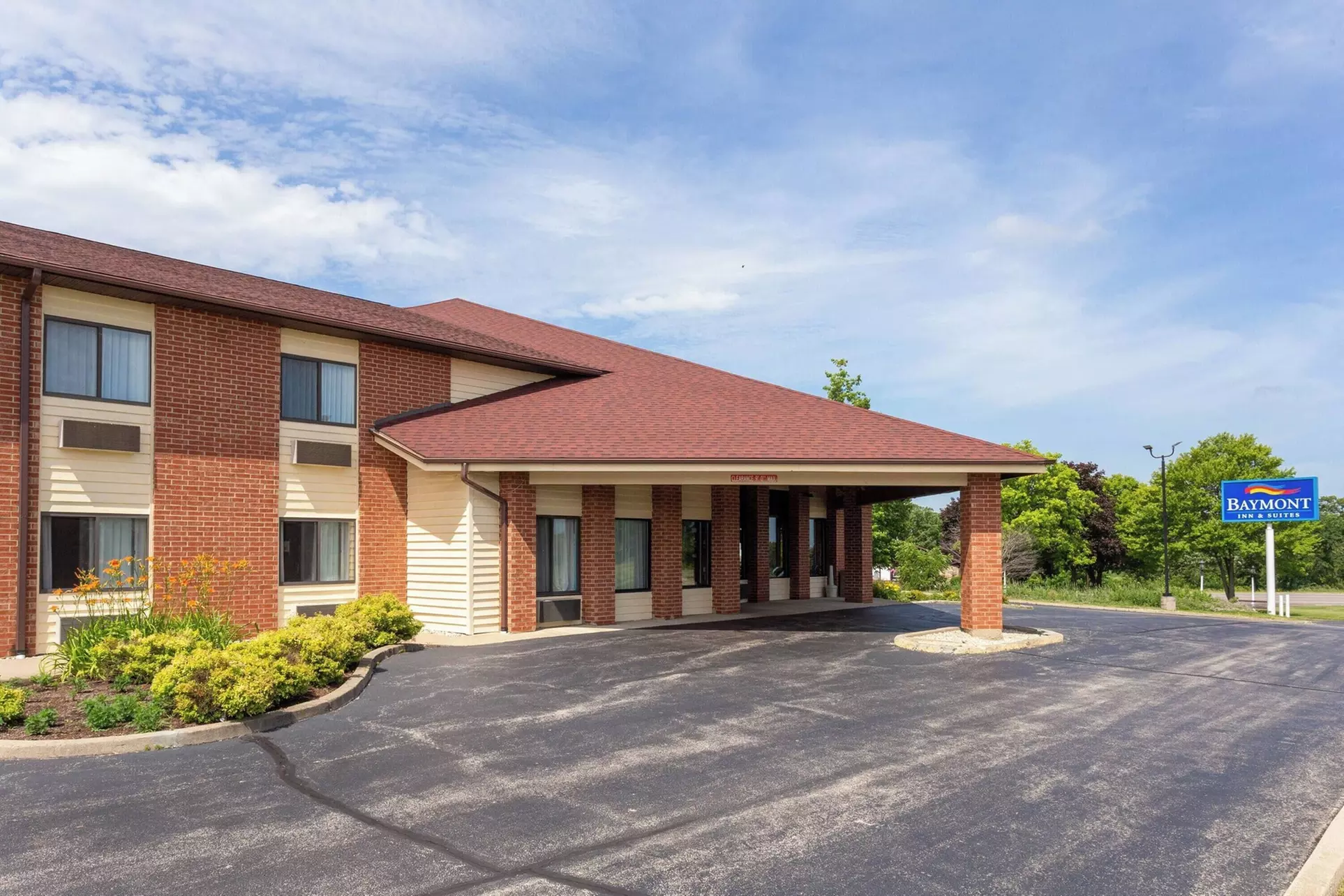 Baymont by Wyndham Harvard - Primary Image