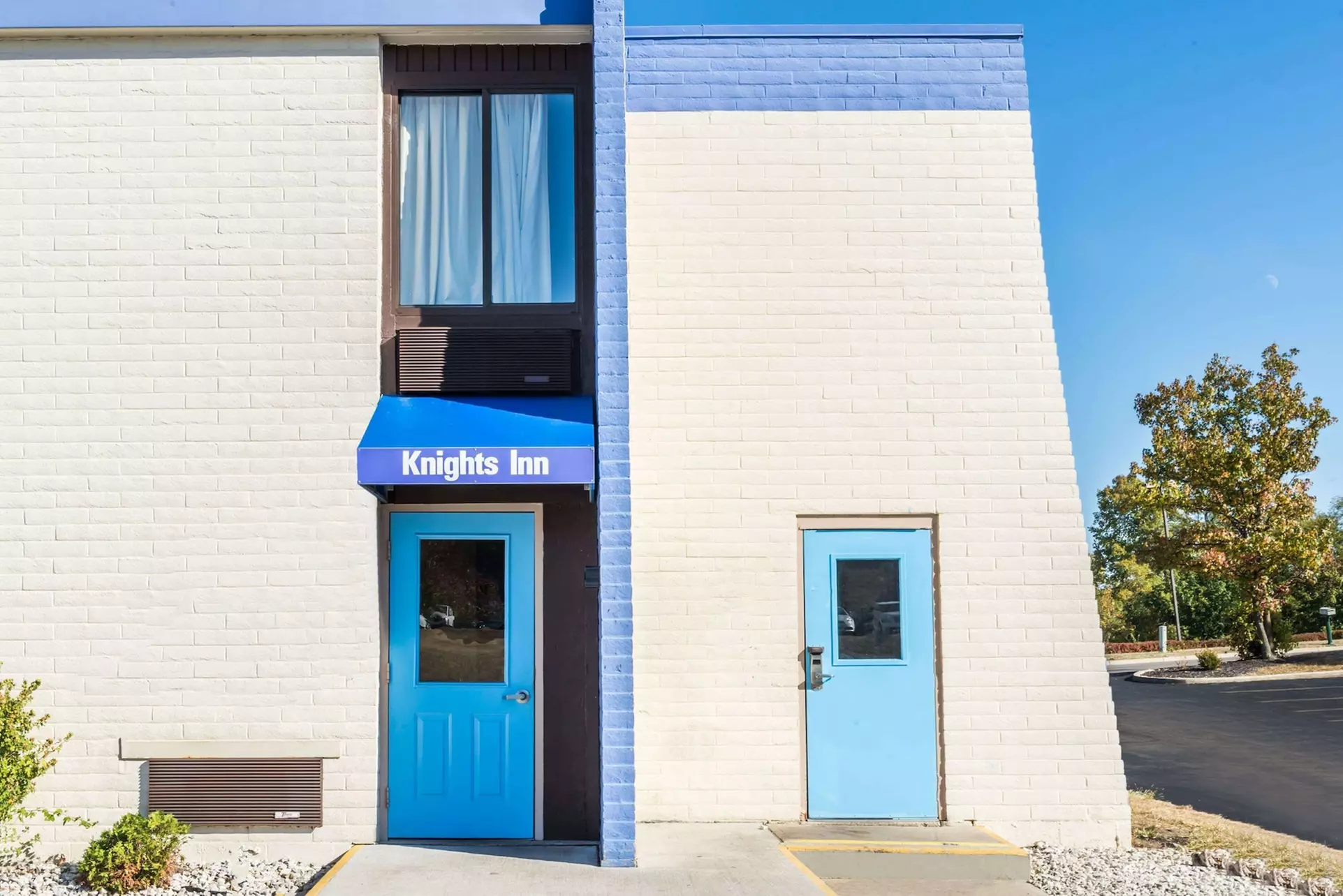 Knights Inn Dayton at Poe Ave - Primary Image