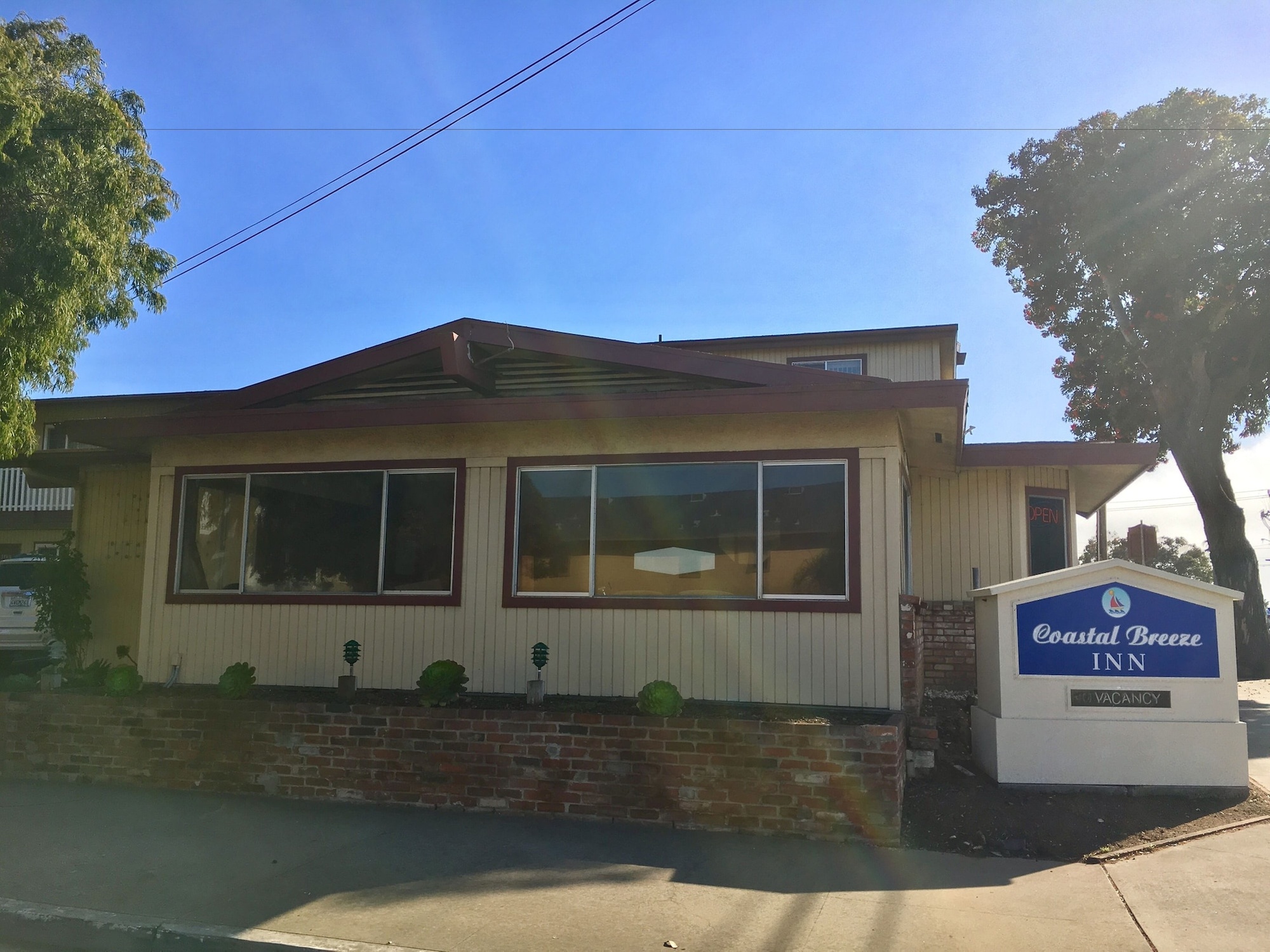Coastal Breeze Inn