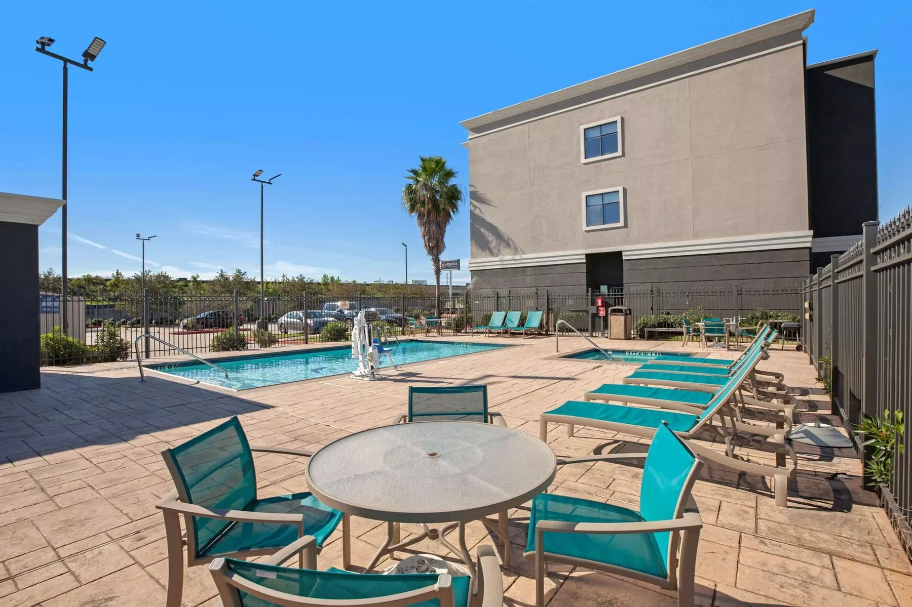 La Quinta Inn & Suites by Wyndham Pasadena North - Primary Image