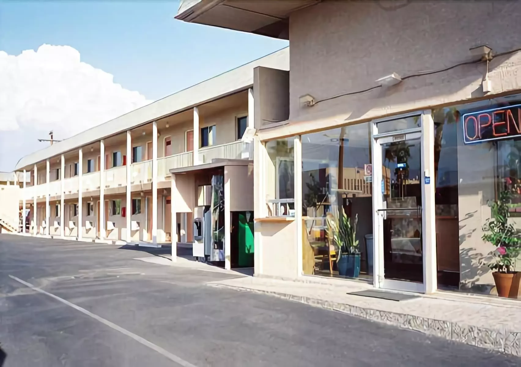 Stone Inn U of A - Primary Image