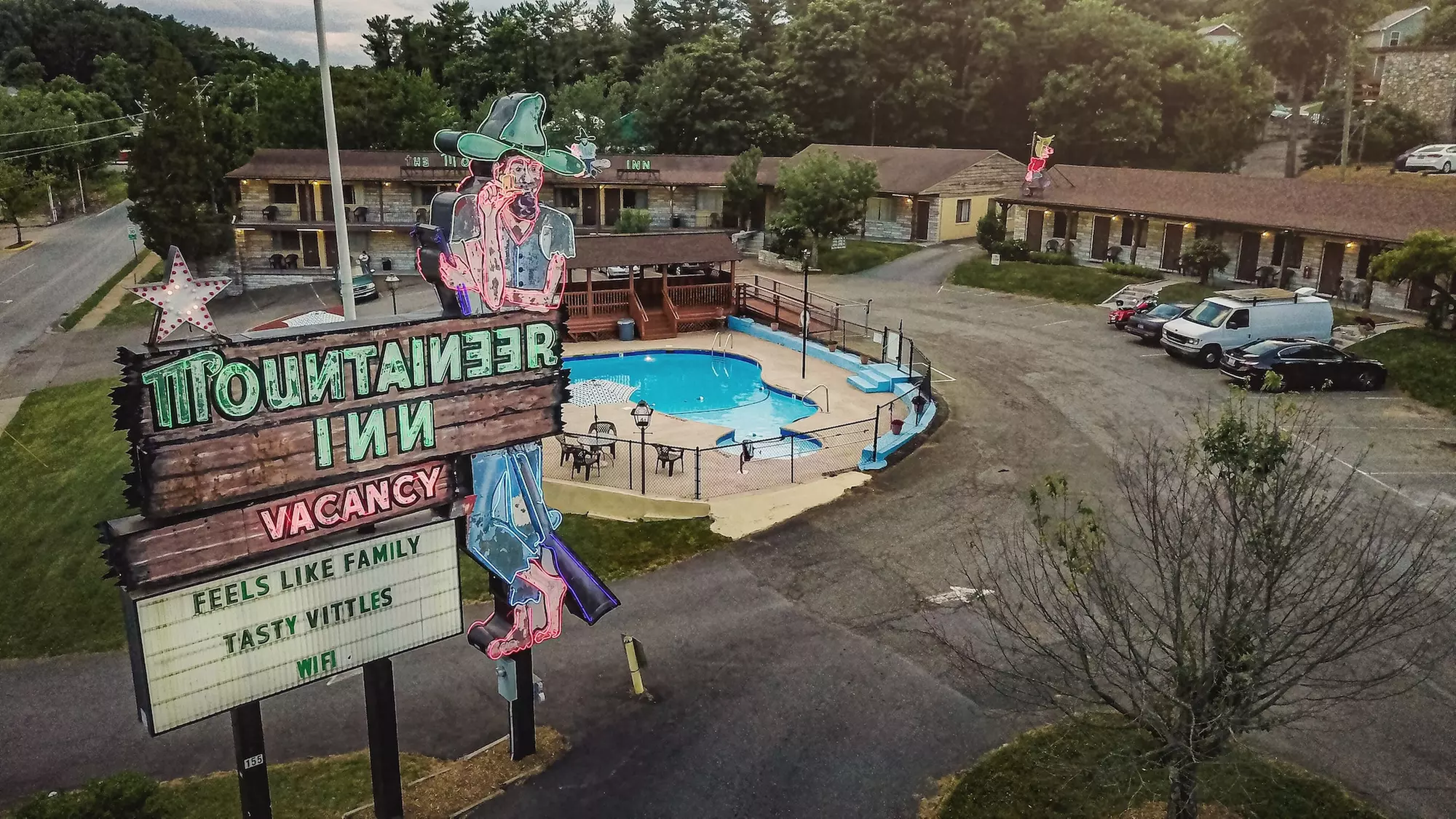 The Mountaineer Inn - Primary Image