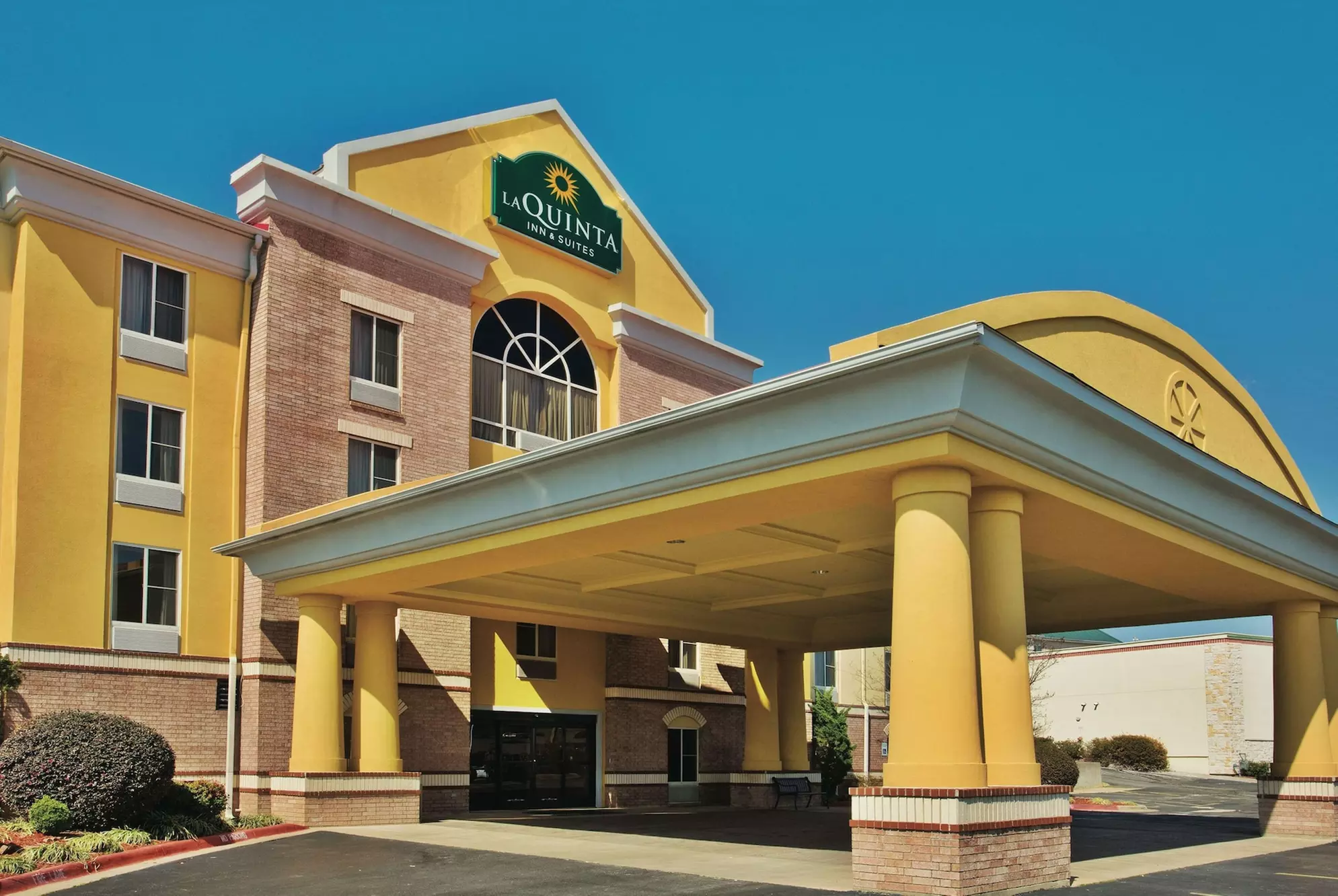 La Quinta Inn & Suites by Wyndham Hot Springs - Primary Image