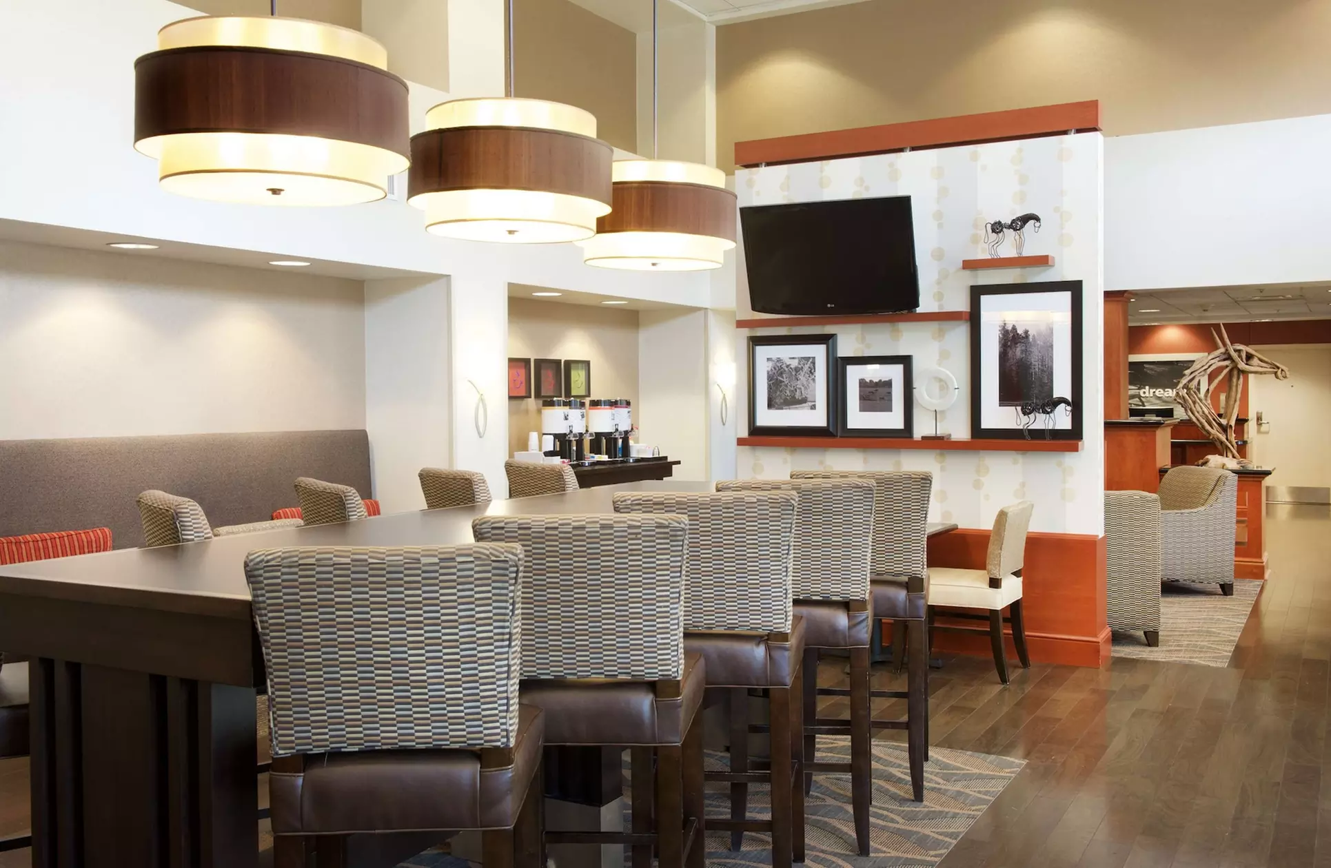Hampton Inn & Suites Pittsburgh-Meadow Lands - Primary Image