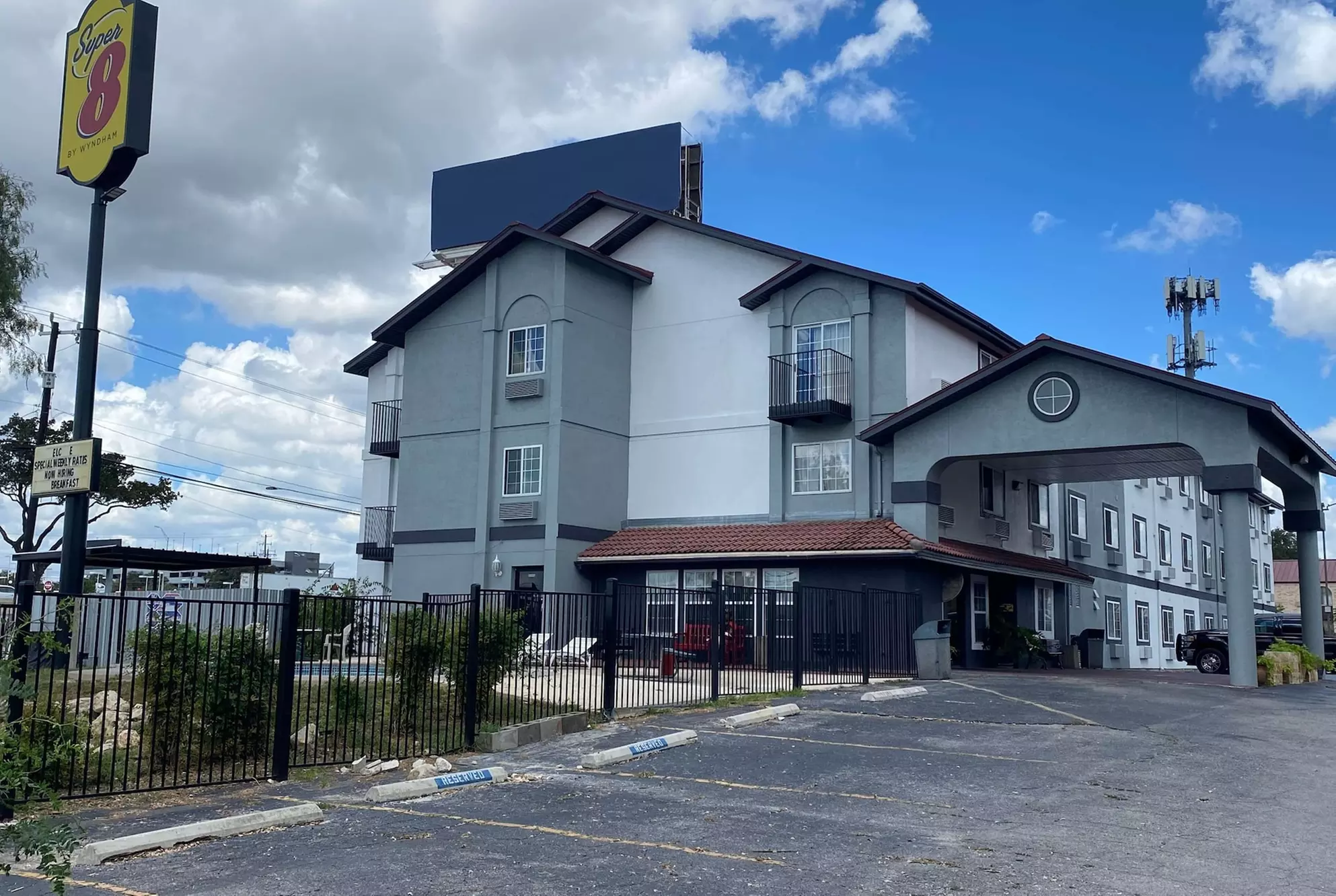 Super 8 by Wyndham San Antonio/Fiesta - Primary Image
