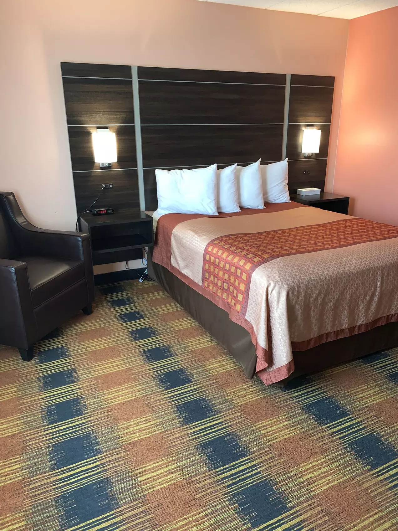Regency Inn & Suites - Primary Image