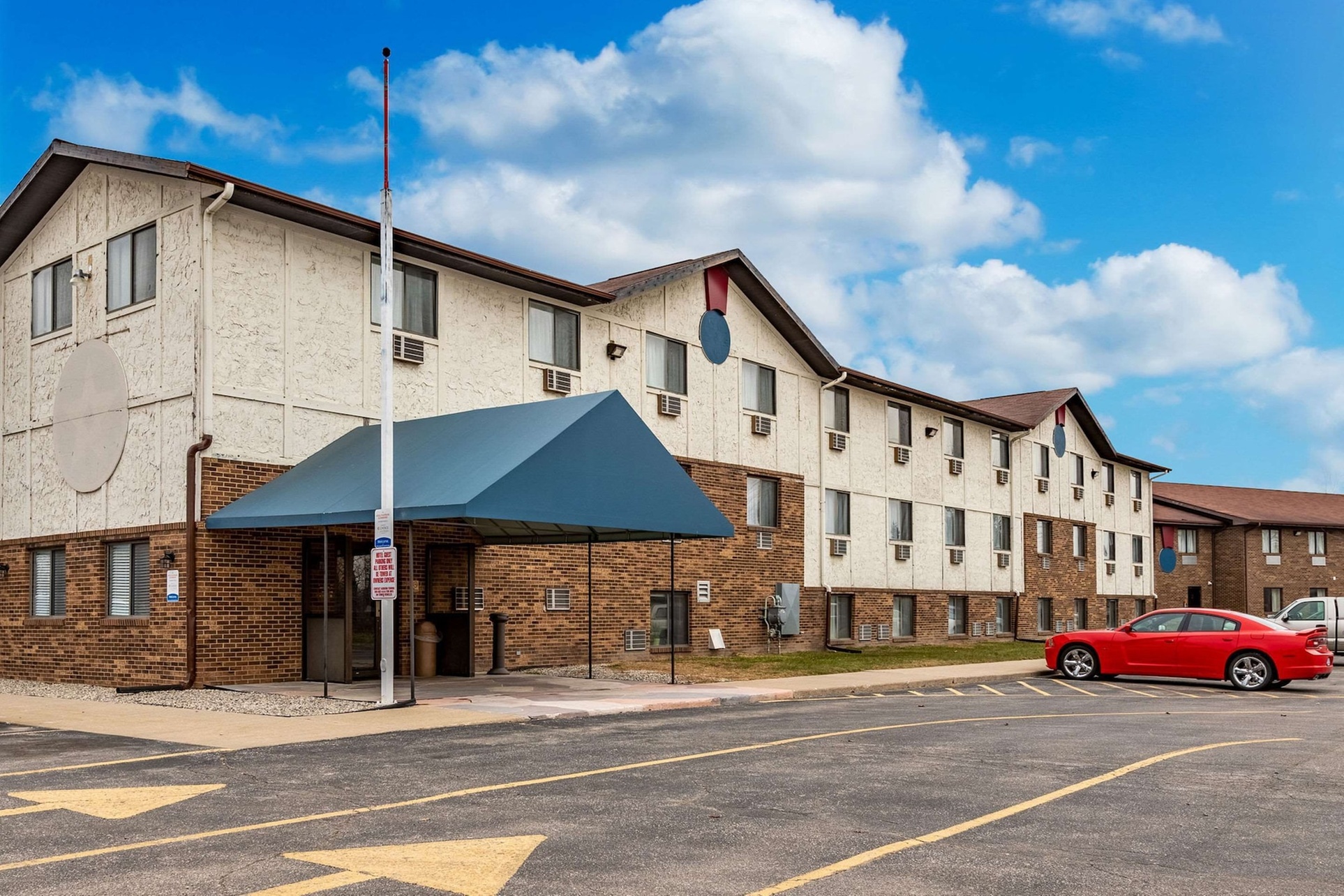 Econo Lodge Inn and Suites