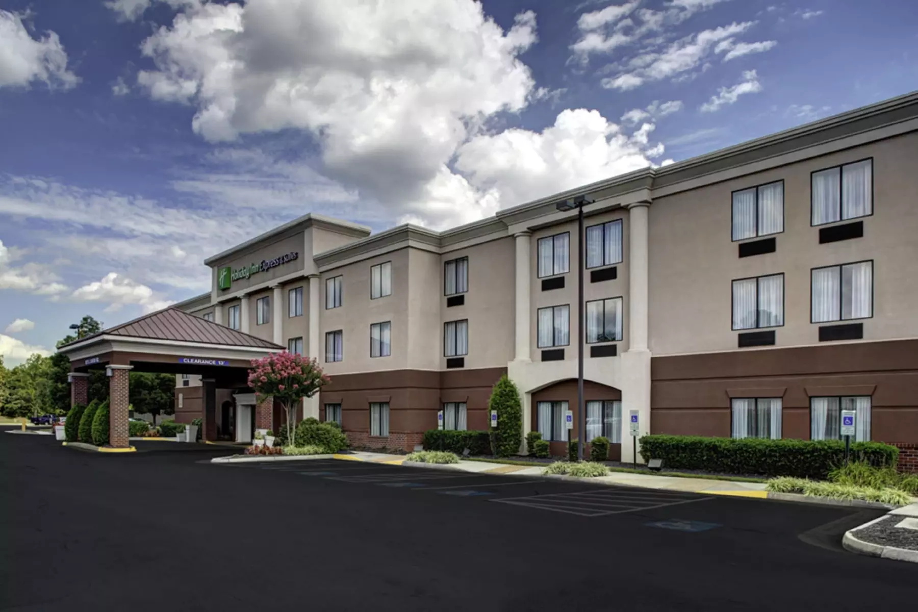 Holiday Inn Express Hotel & Suites Richmond North Ashland, an IHG Hotel - Primary Image