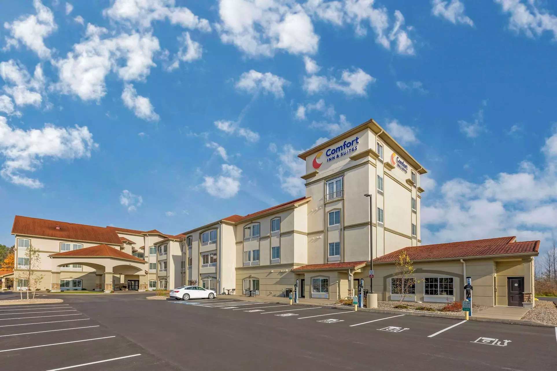 Comfort Inn & Suites Verona at Turning Stone Resort Casino - Primary Image