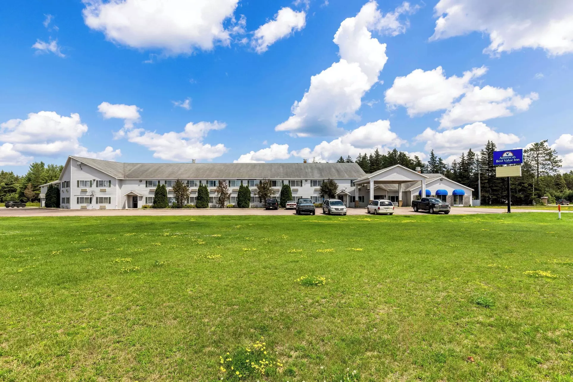 Americas Best Value Inn Tahquamenon Country - Primary Image