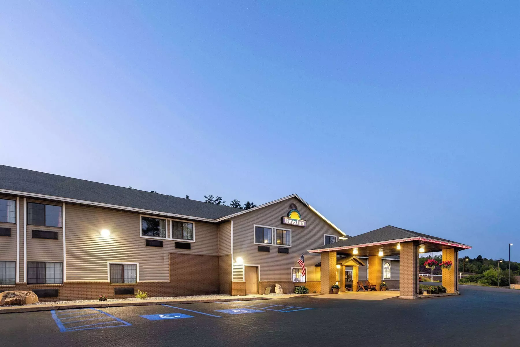 Days Inn by Wyndham Iron Mountain - Primary Image