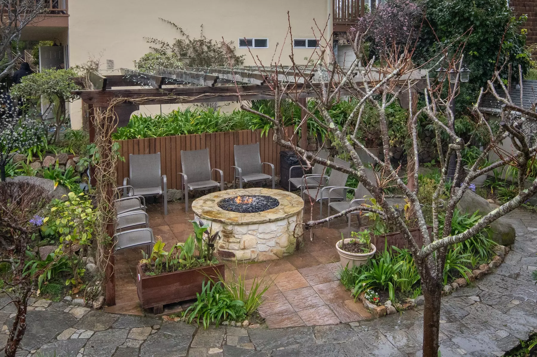 Vendange Carmel Inn & Suites - Primary Image