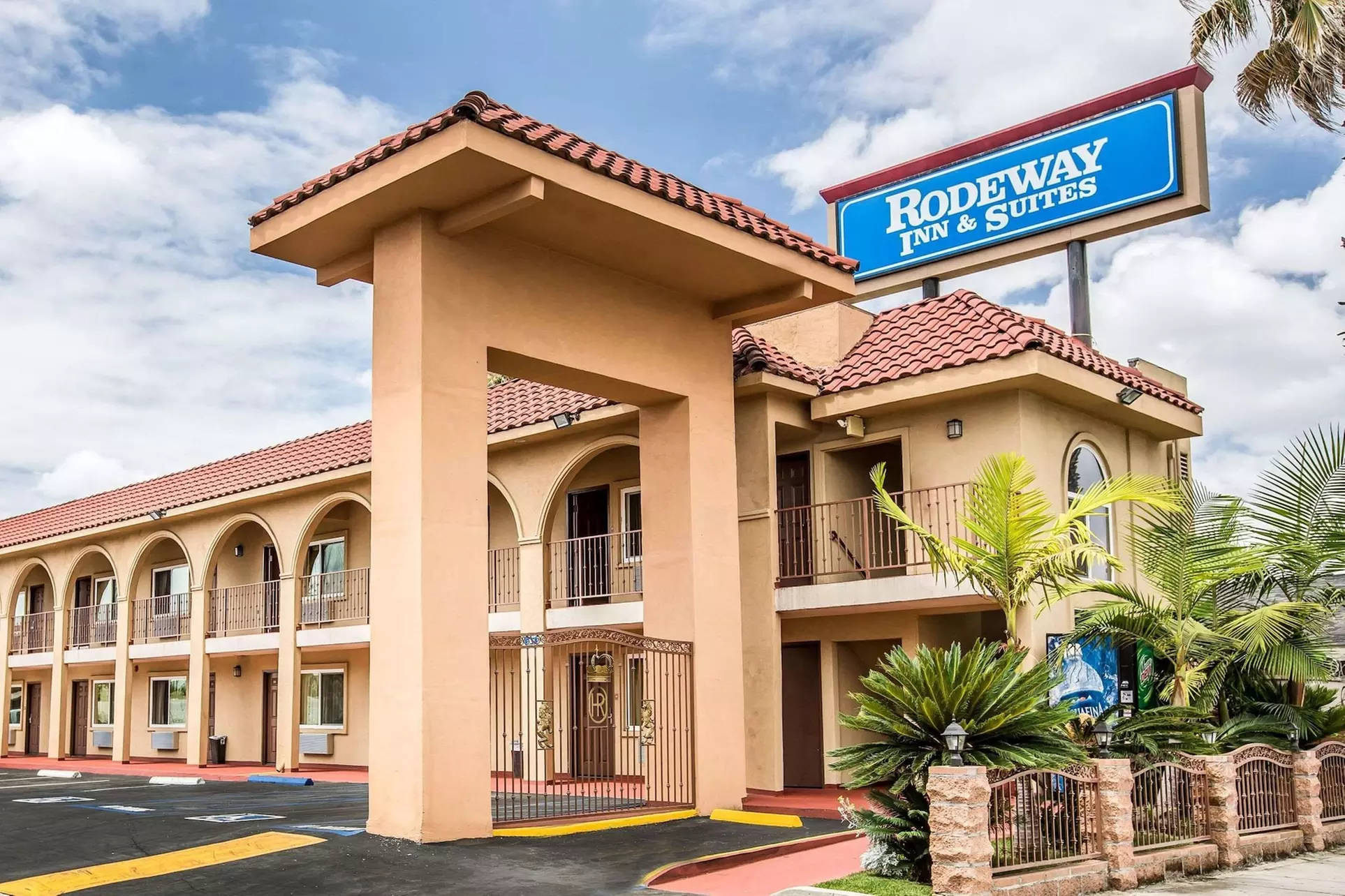 Rodeway Inn & Suites - Primary Image