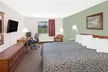 Days Inn & Suites by Wyndham Brinkley - Second Medium