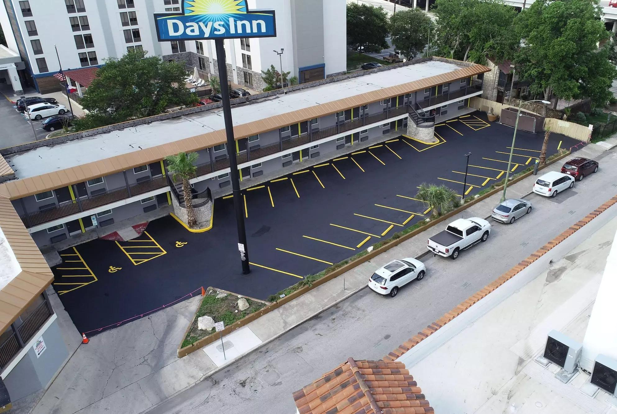 Days Inn by Wyndham San Antonio Alamo/Riverwalk - Primary Image