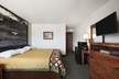Super 8 by Wyndham Bowling Green - Second Medium