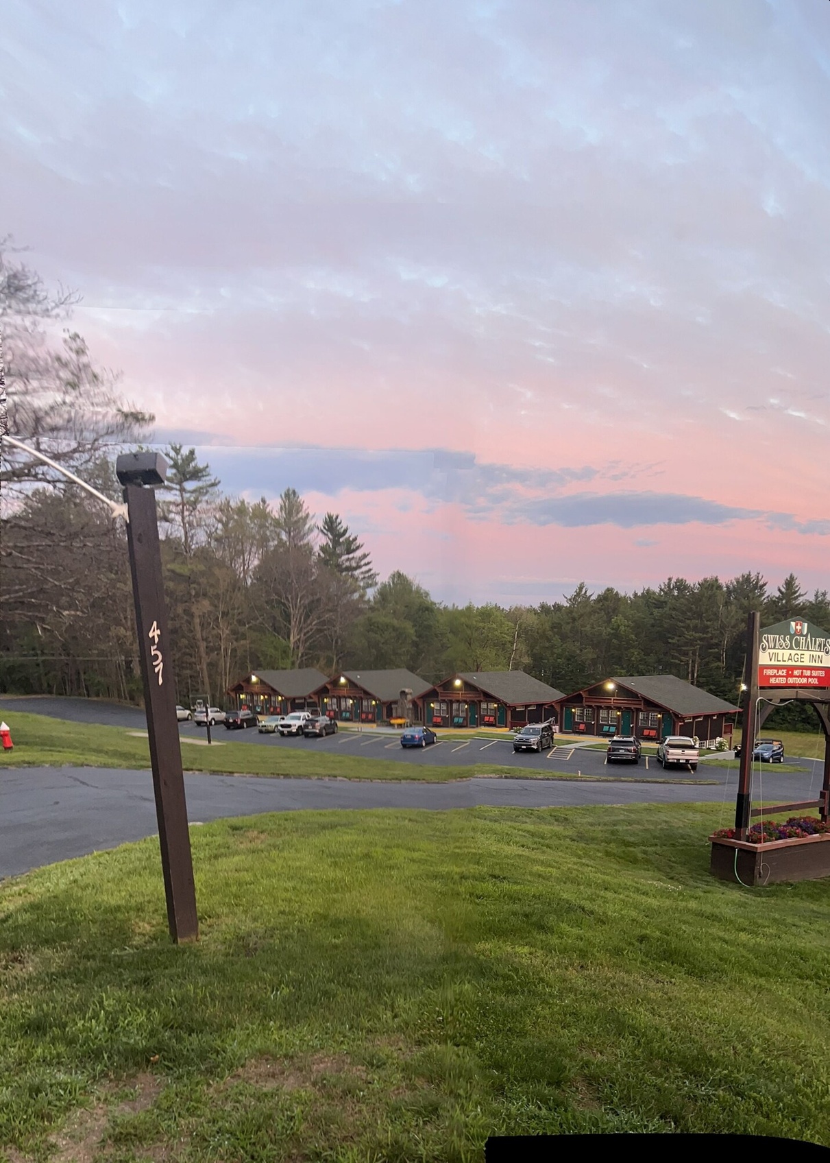 Swiss Chalets Village Inn