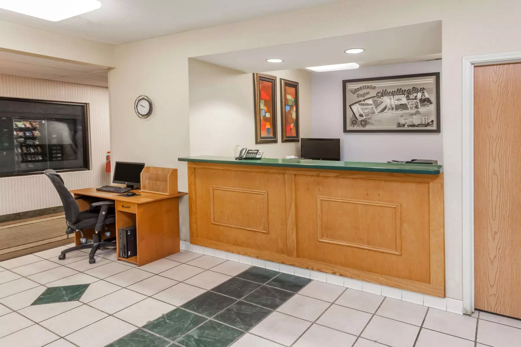 Super 8 by Wyndham Huntington - Primary Image