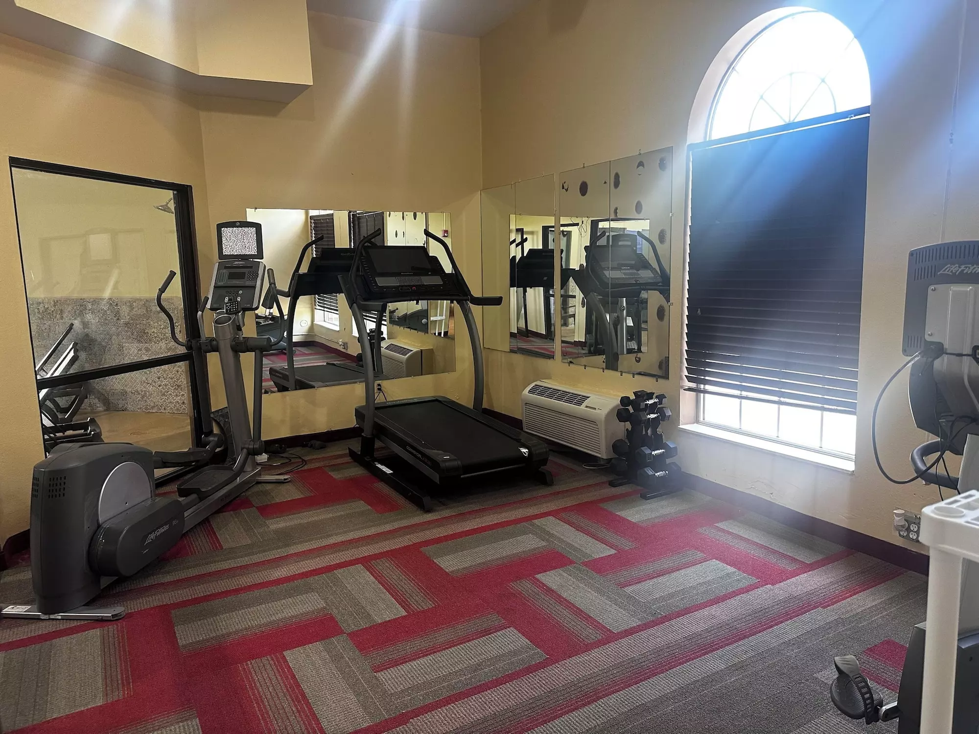 Ramada by Wyndham Glendale Heights/Lombard - Primary Image