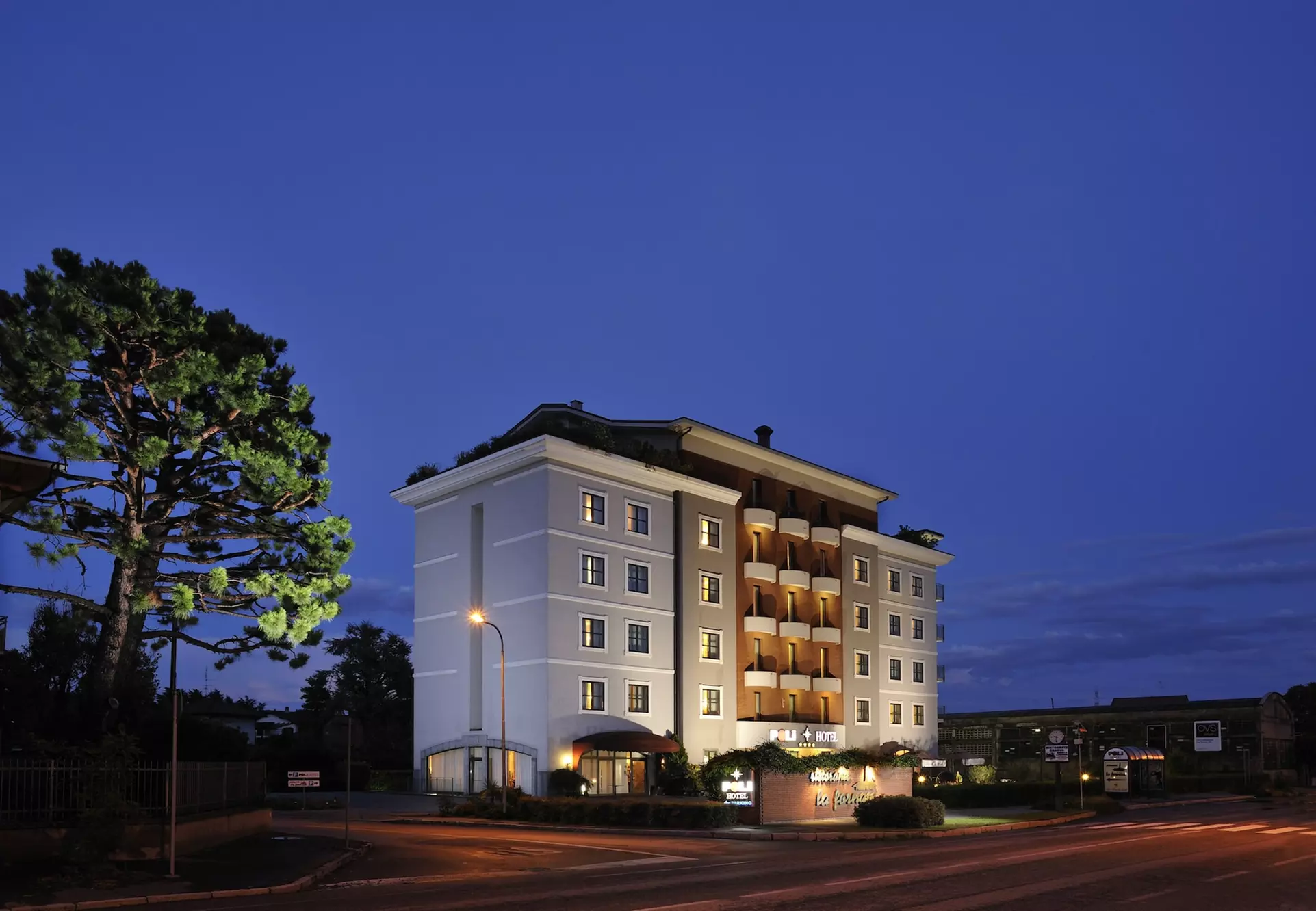 Poli Hotel - Primary Image