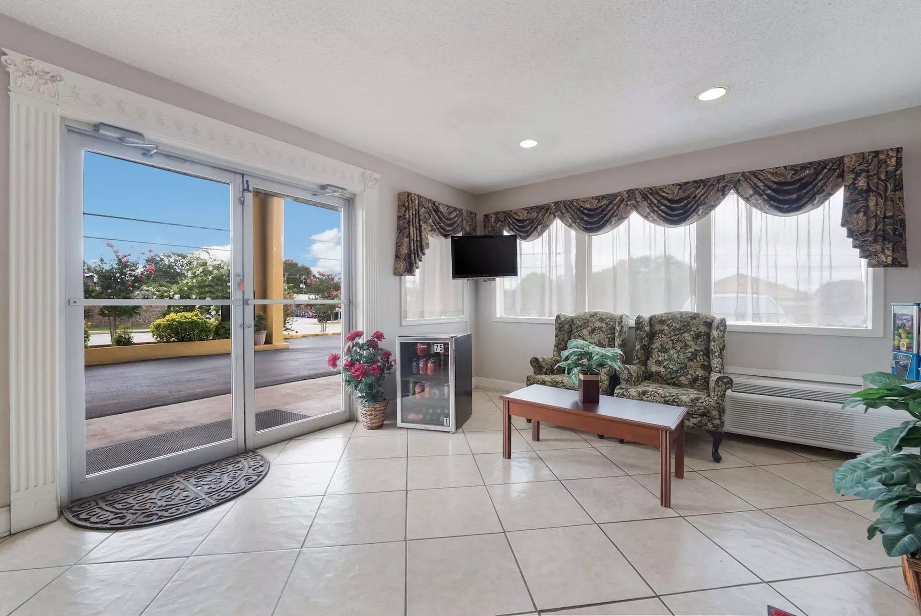 Econo Lodge Thomaston - Primary Image