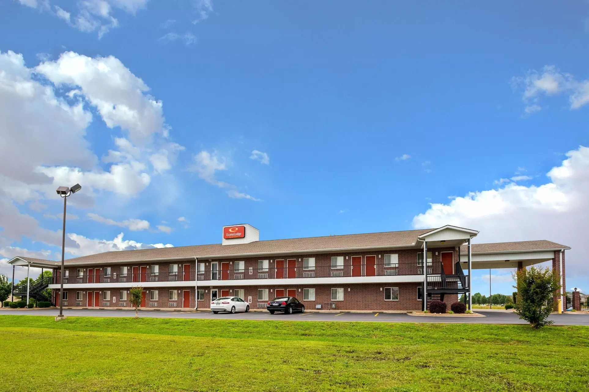 Econo Lodge Inn & Suites Searcy - Primary Image